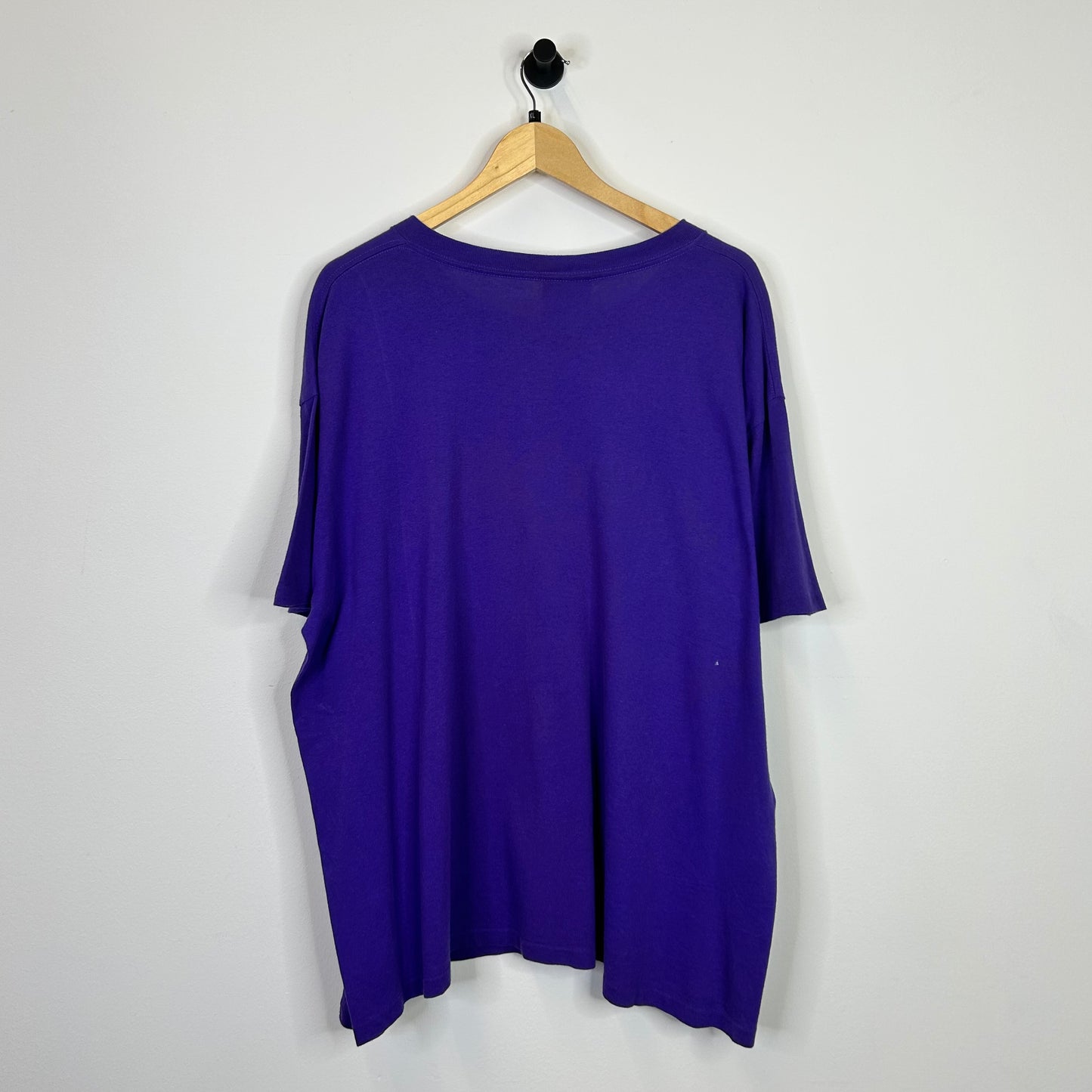 LARRY JOHNSON CHARLOTTE HORNETS PURPLE TEE