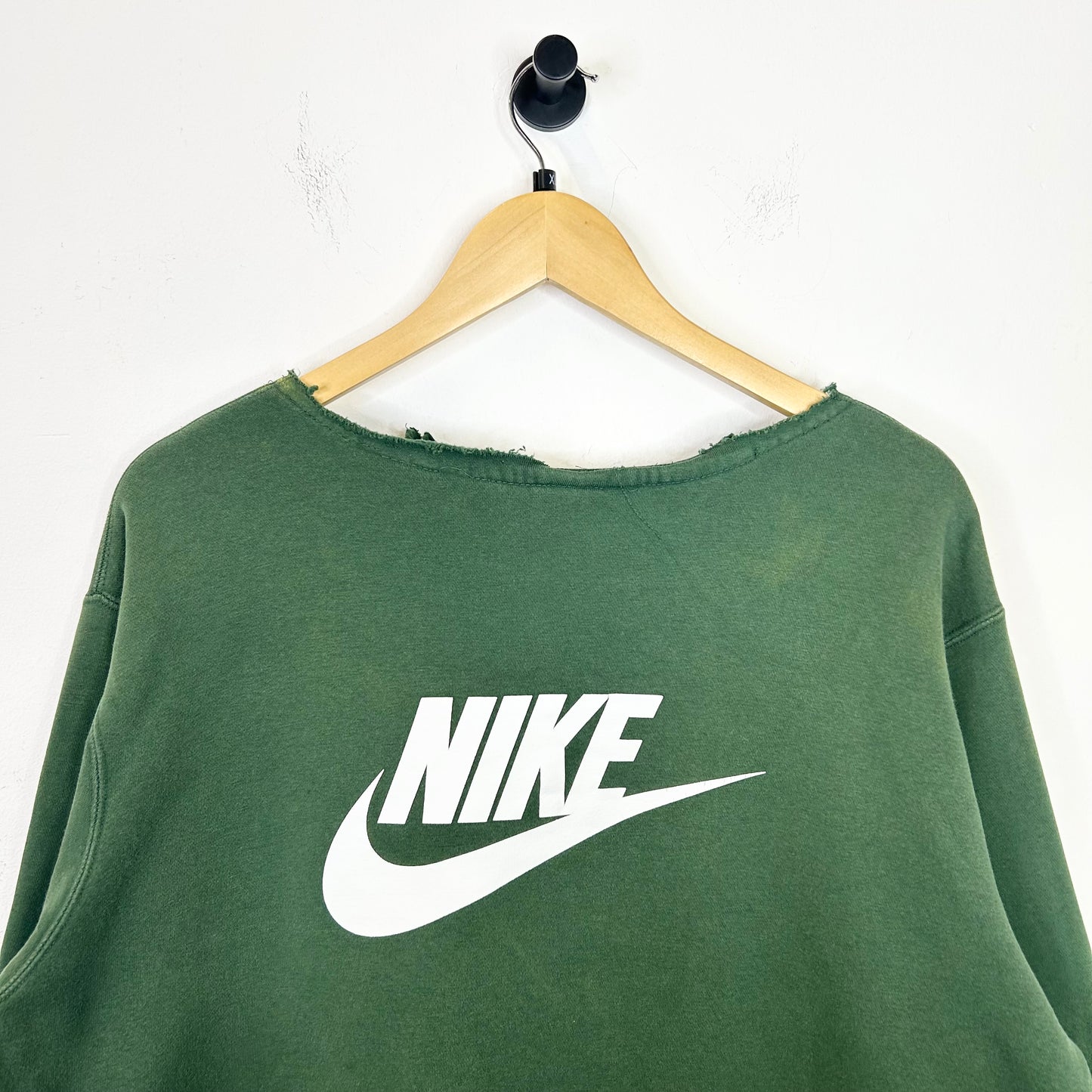STRANGER THINGS X NIKE HAWKINS PHYS.ED CREWNECK