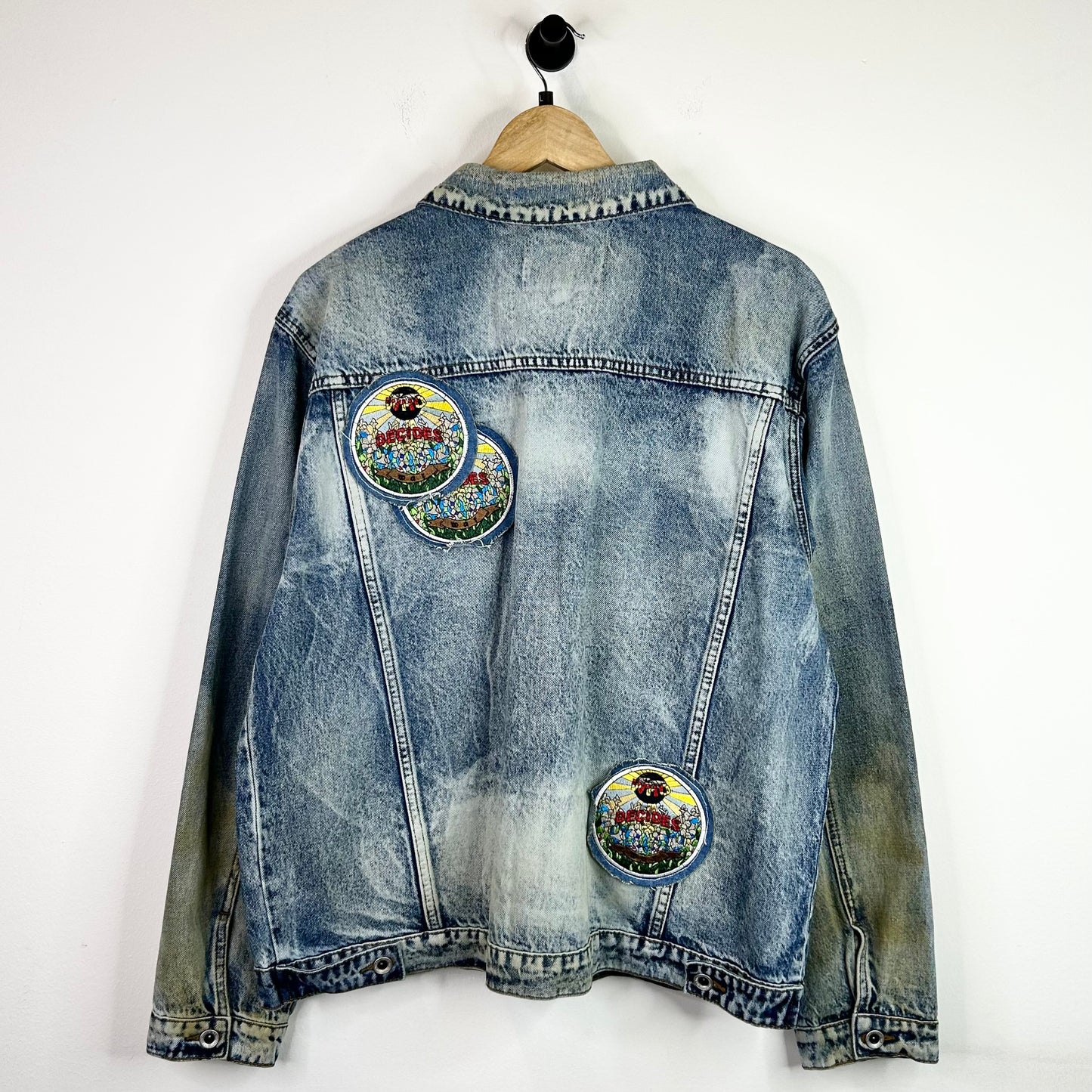 WHO DECIDES WAR ACID SPHERE PATCH DENIM JACKET