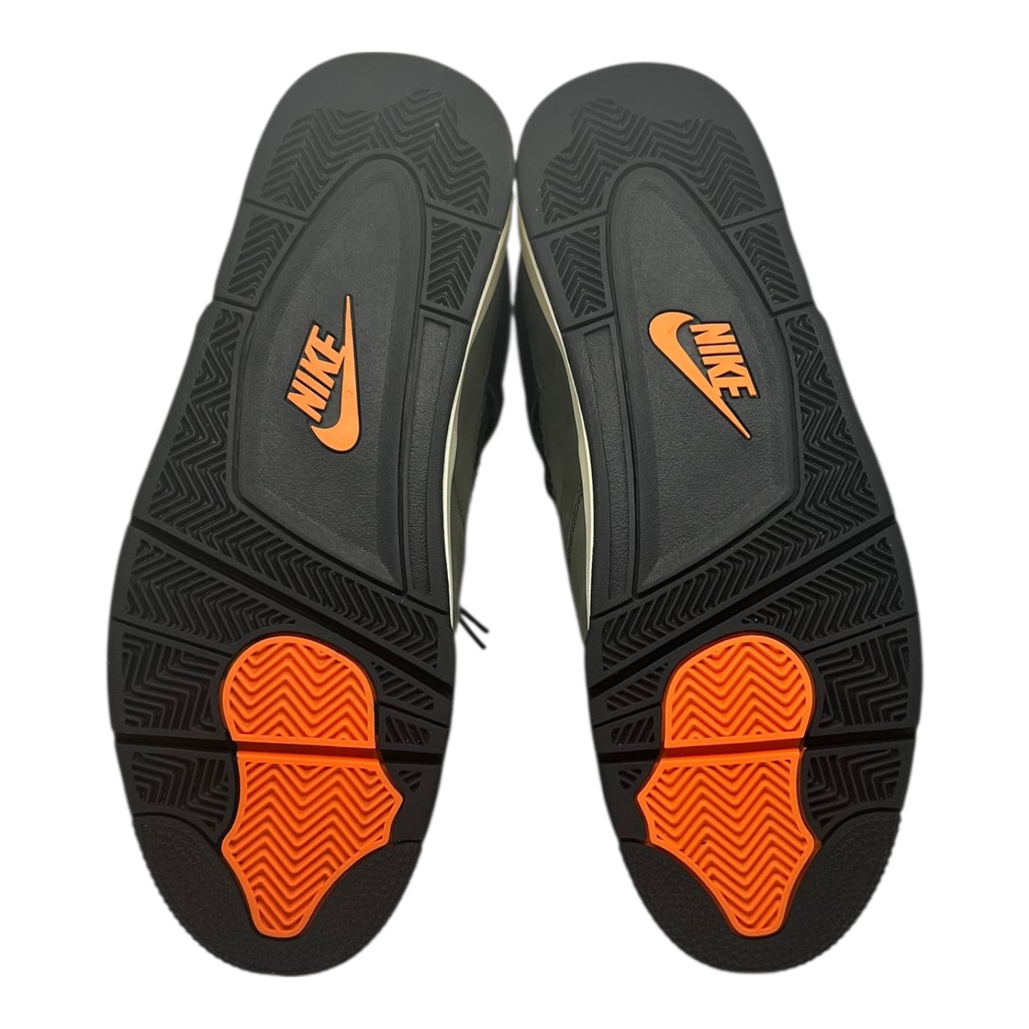 PREOWNED JORDAN 4 x UNDEFEATED