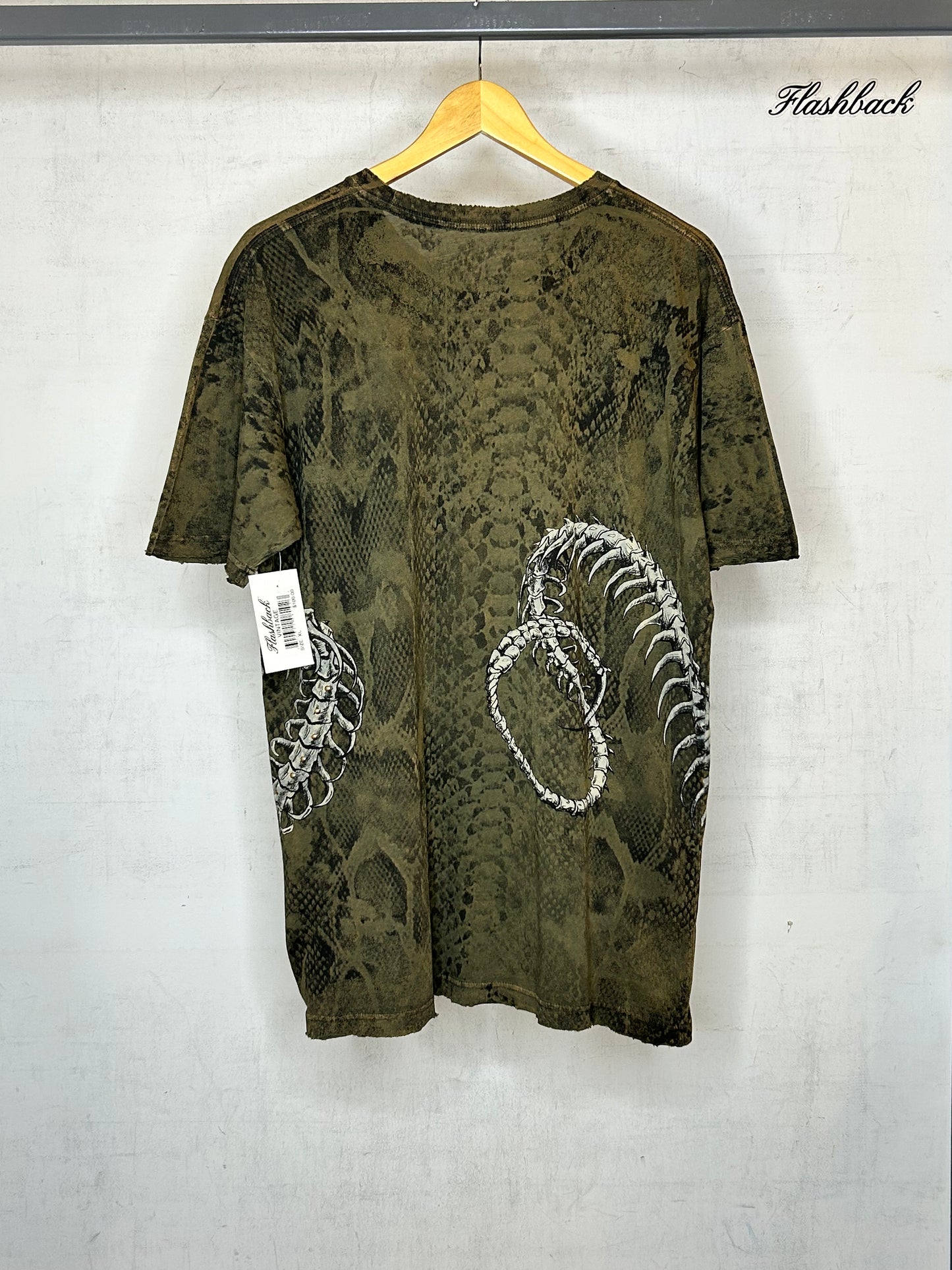 AFLICTION SKULL RIVET TEE