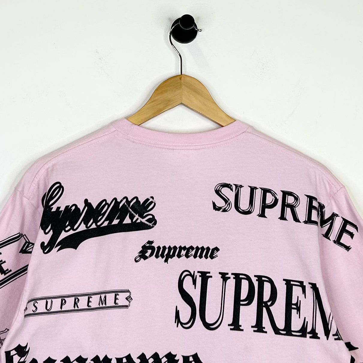 SUPREME PINK ALL OVER LOGO TEE