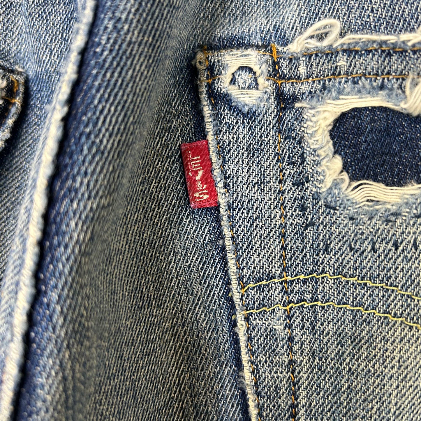 LEVIS BIG E REPAIRED JEANS