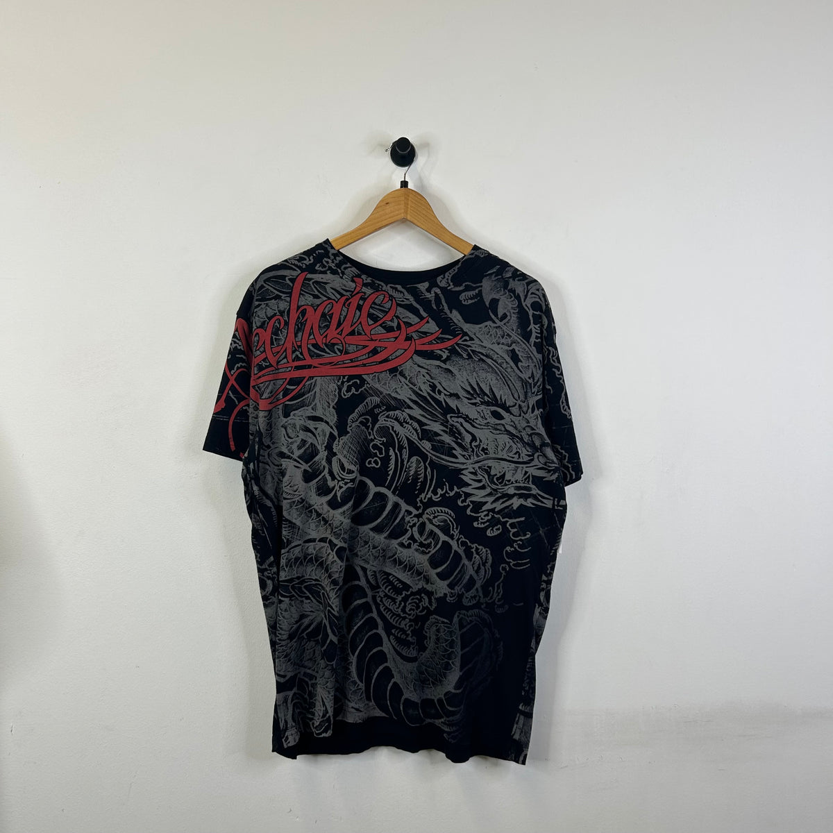 BLACK RED ARCHAIC TEE