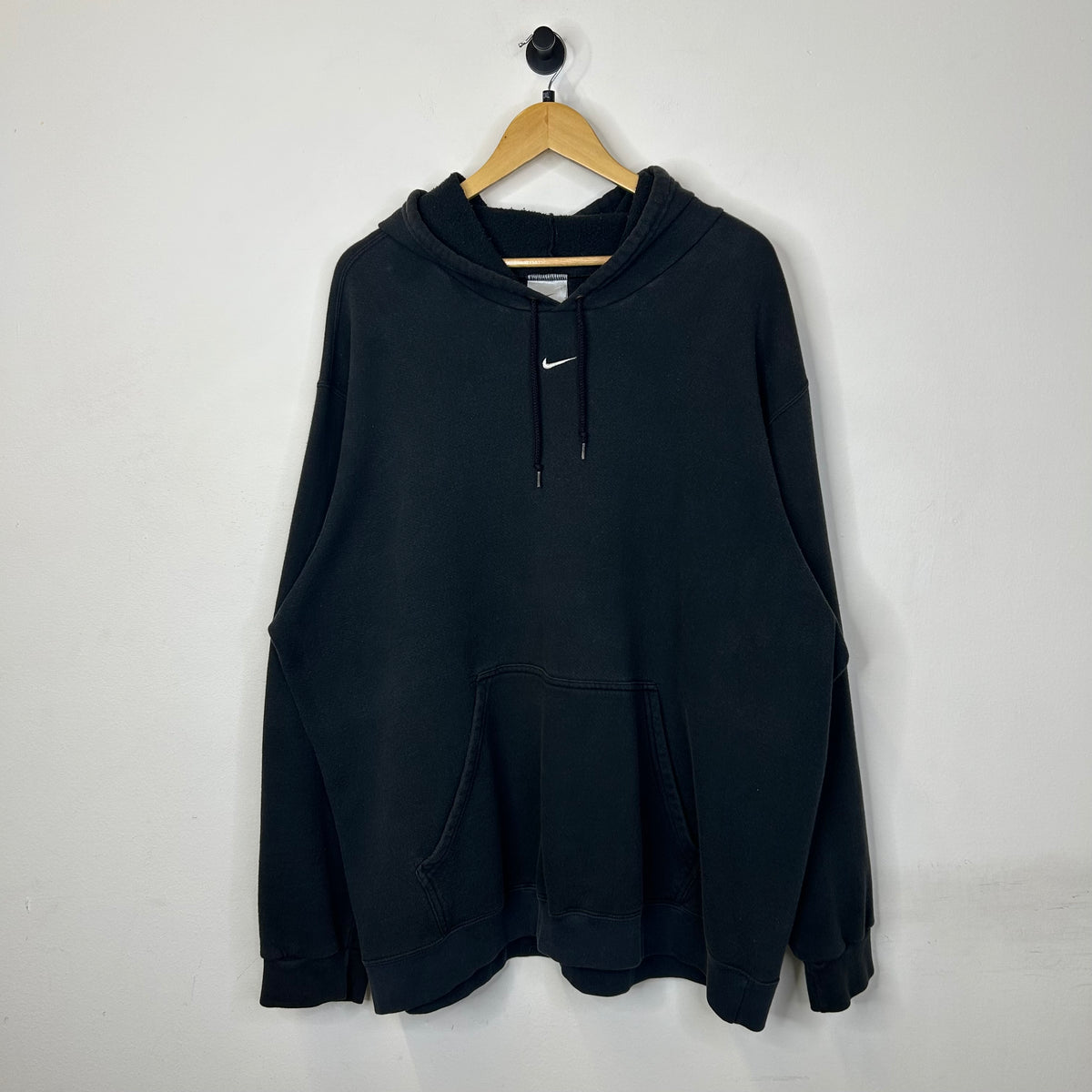 PC NIKE CENTER SWOOSH HOODIE BLACK