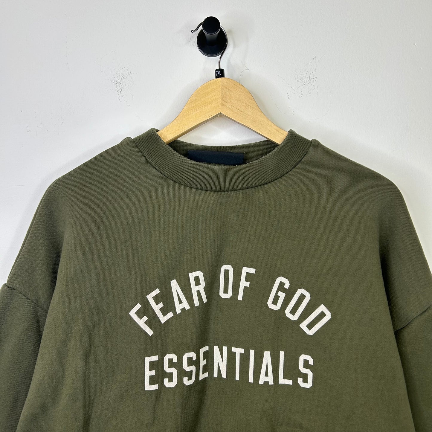 FEAR OF GOD ESSENTAILS MILITARY GREEN CREWNECK