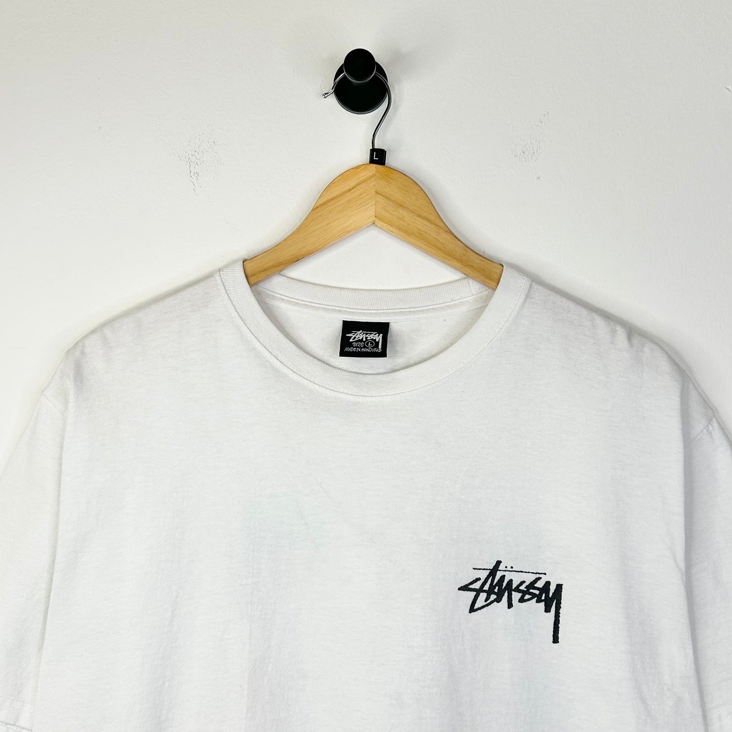 STUSSY SUITS WHITE TEE