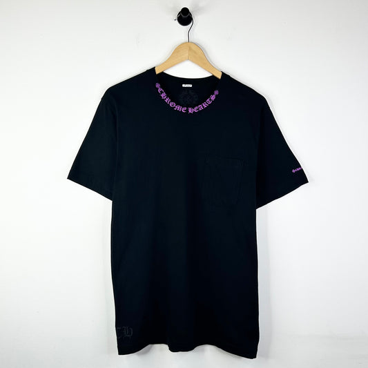 CHROME HEARTS PURPLE NECK LOGO TEE