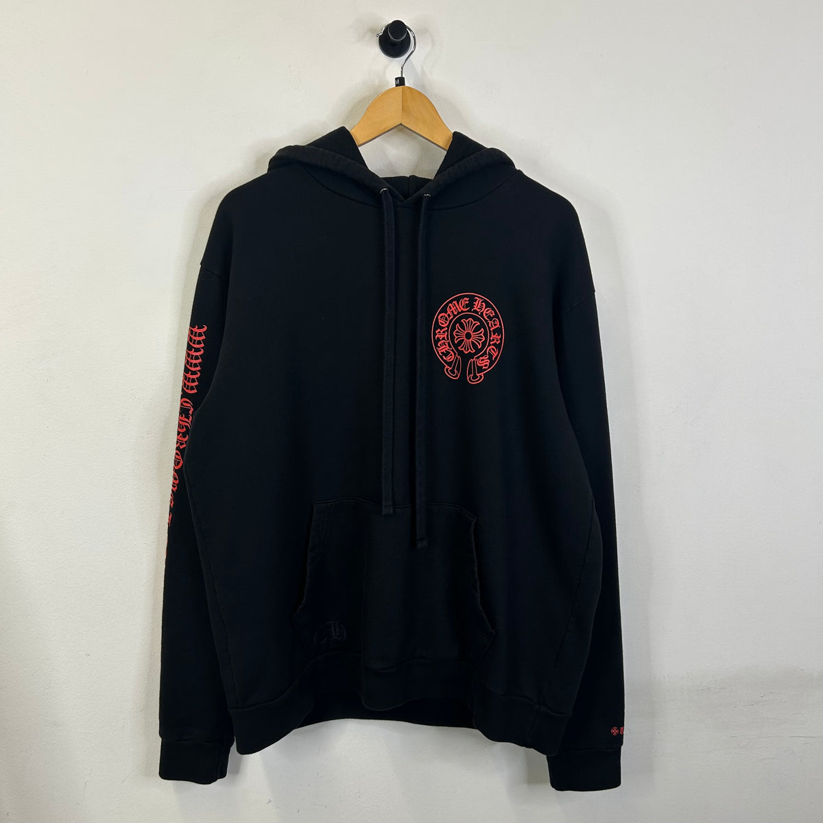 CHROME HEARTS RED AND BLACK HORSESHOE LOGO HOODIE