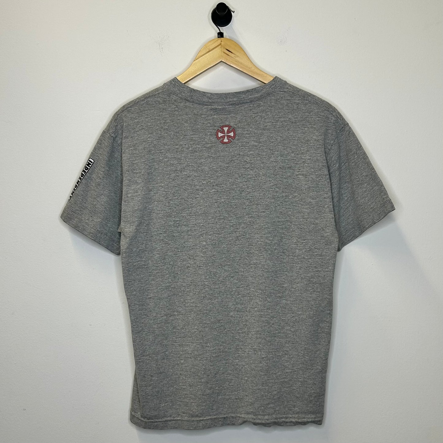 INDEPENDENT BIG LOGO GREY TEE