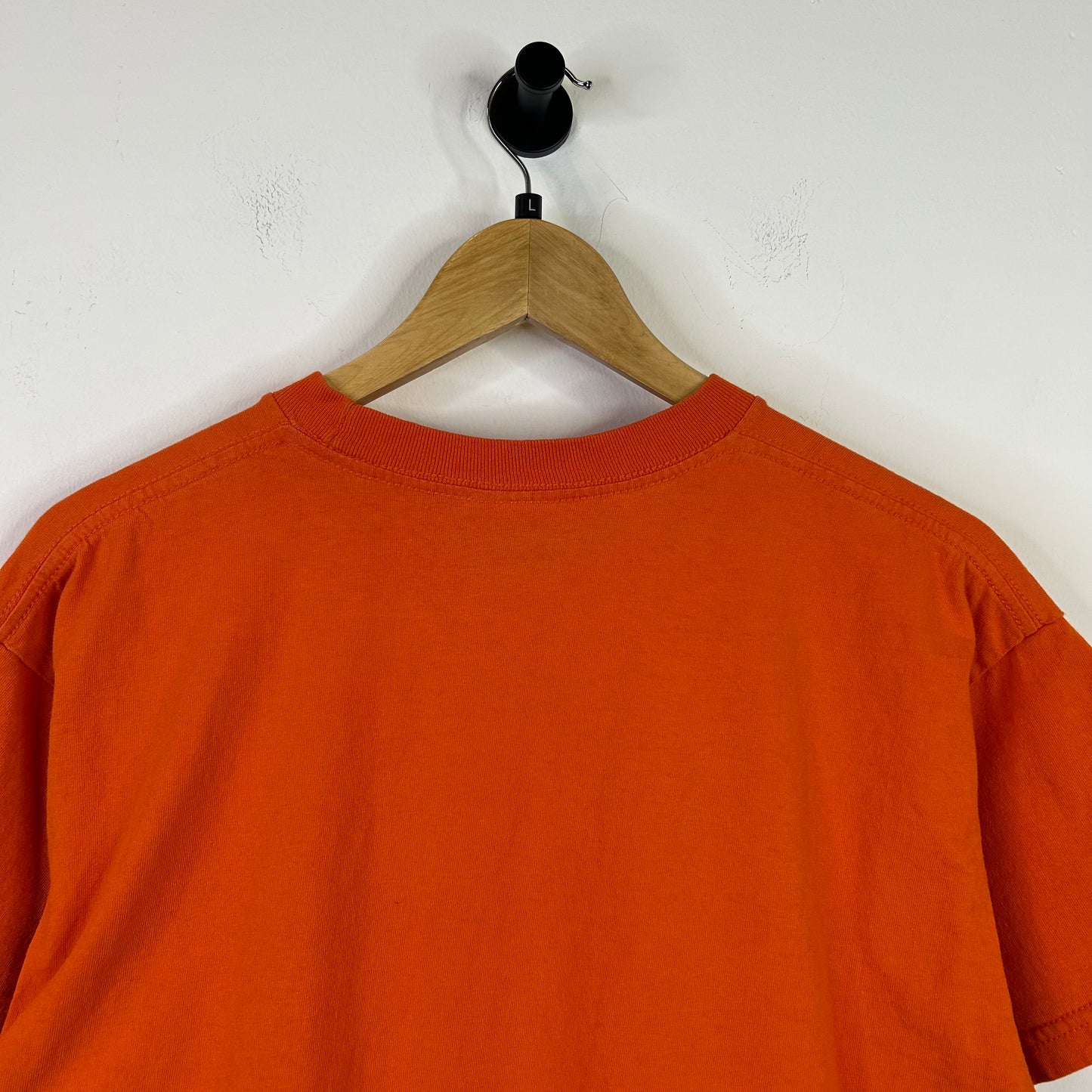 SHELLAC ORANGE LOGO TEE