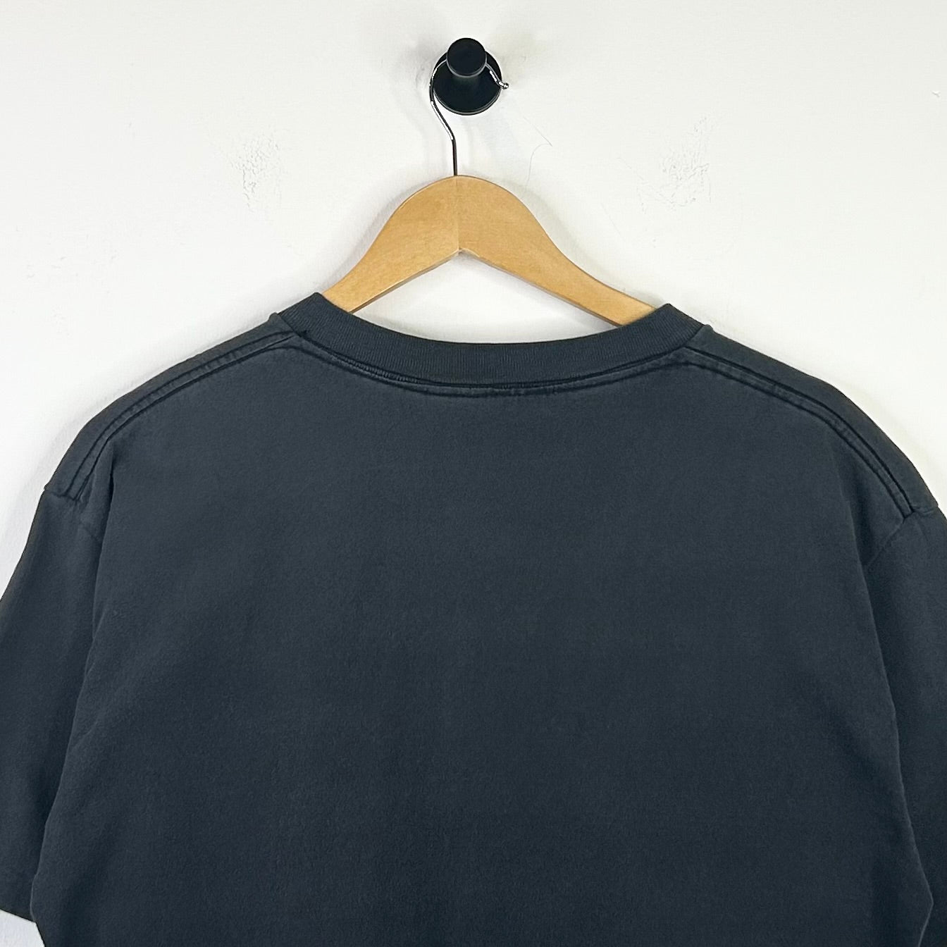 OUT OF BODY BLACK TEE