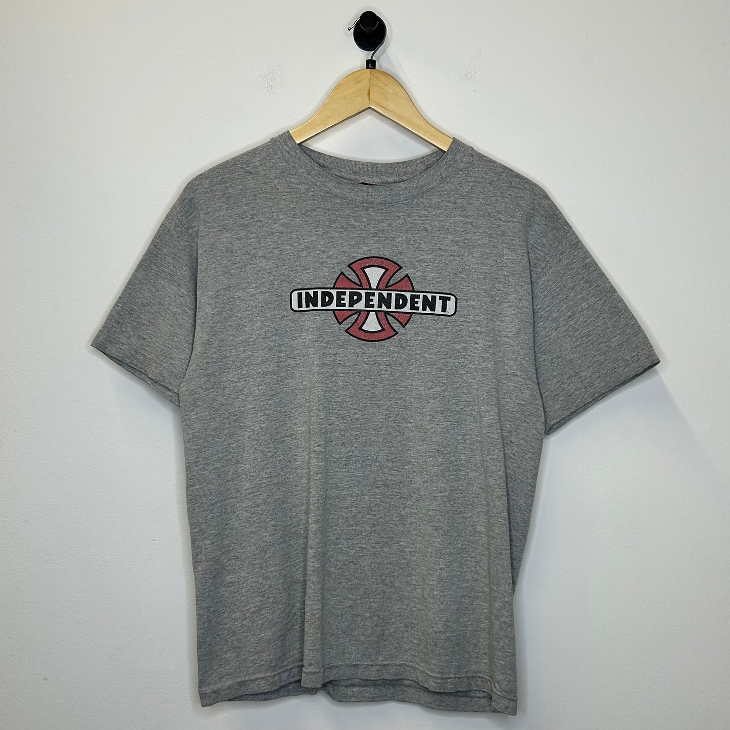 INDEPENDENT BIG LOGO GREY TEE