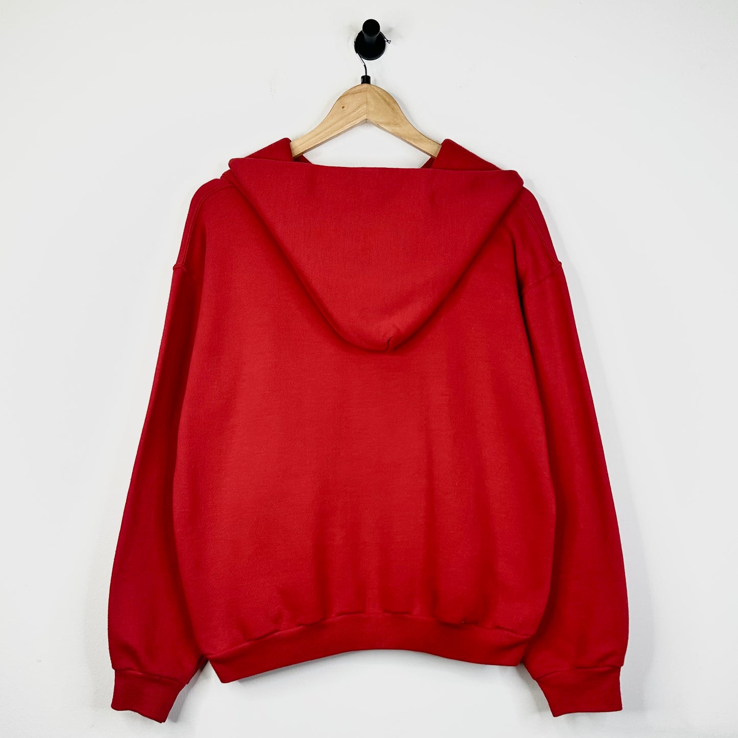 WISCONSIN BADGERS DISTRESSED NECK HOODIE