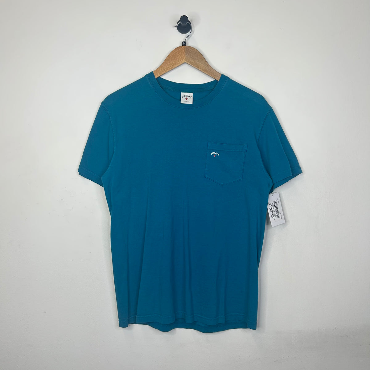 NOAH CORE LOGO POCKET TEE