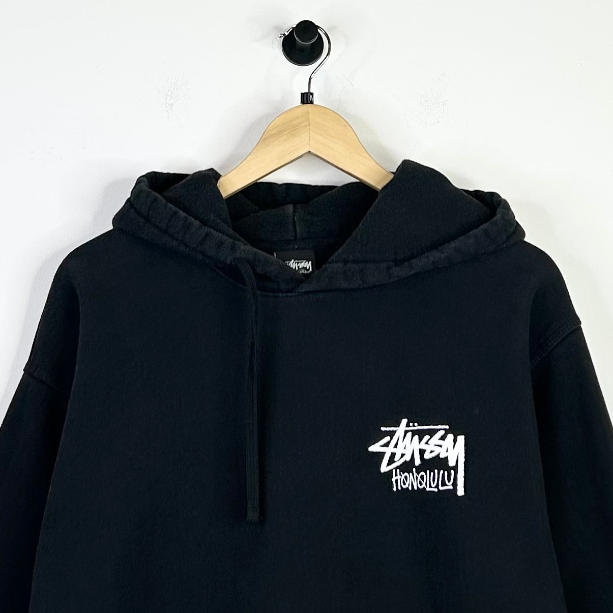 STUSSY HONOLULU CHAPTER HOODIE BLACK