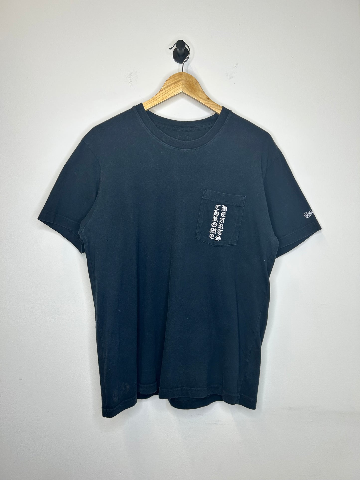 CHROME HEARTS SCROLL LOGO TOKYO TEE