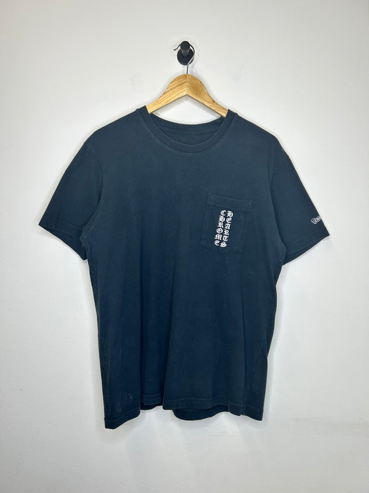 CHROME HEARTS SCROLL LOGO TOKYO TEE