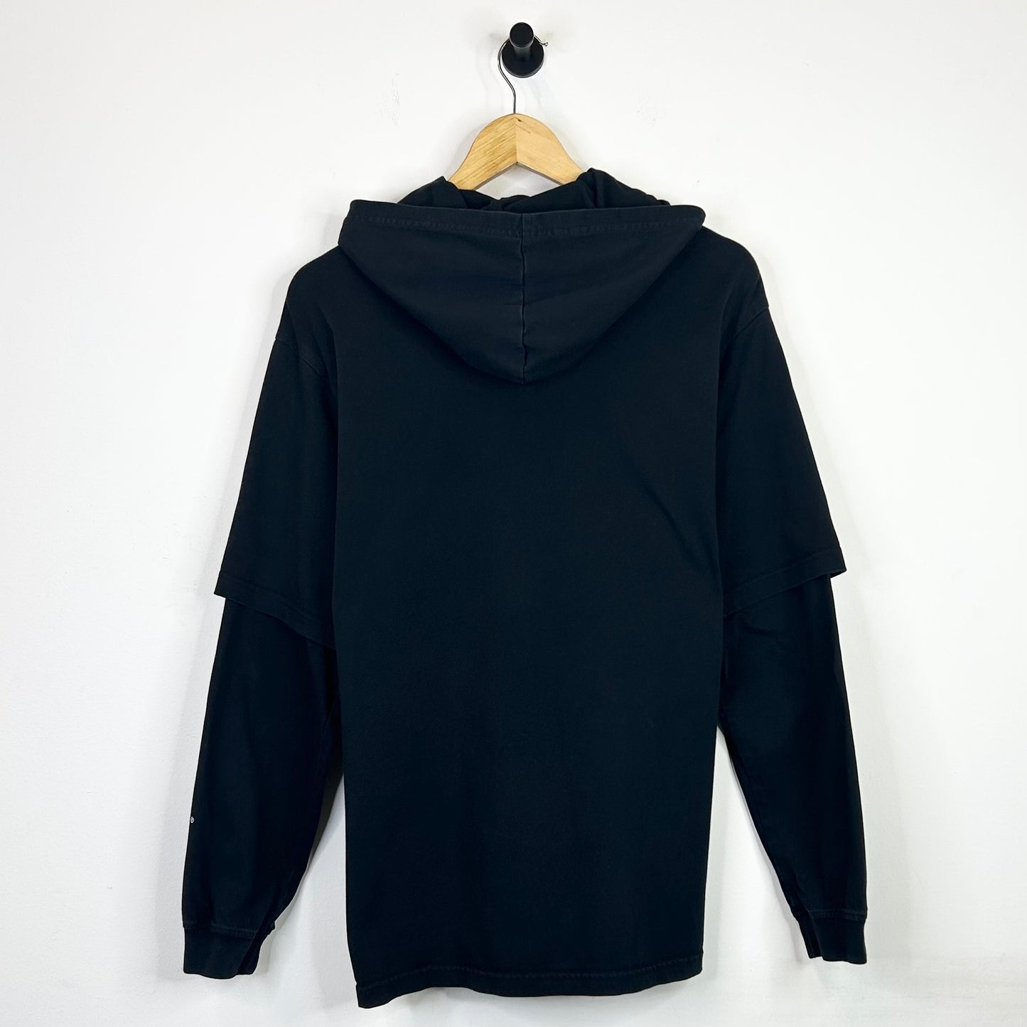 SUPREME SLEEVE SPELLOUT HOODED TEE