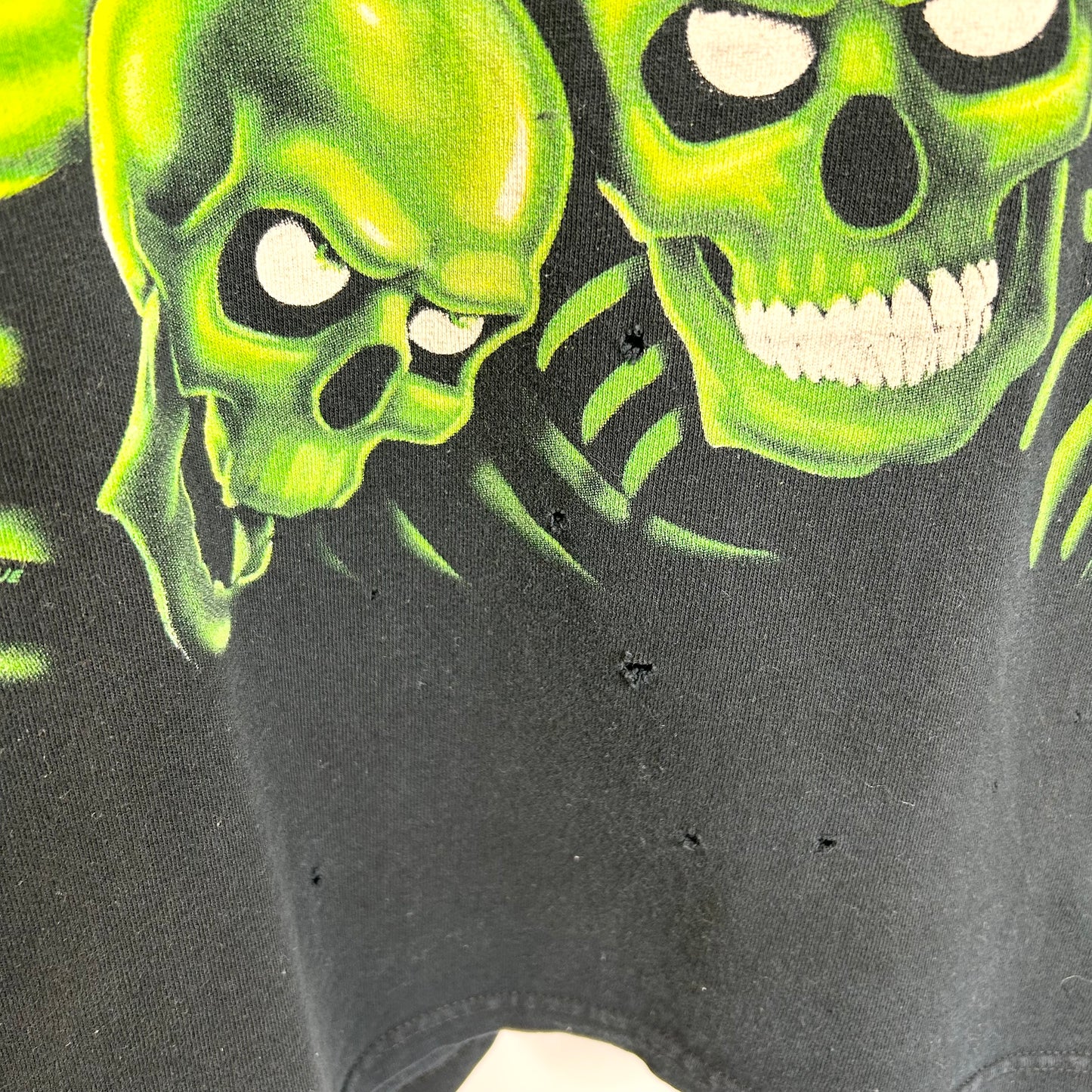 GREEN SKULL PILE TEE