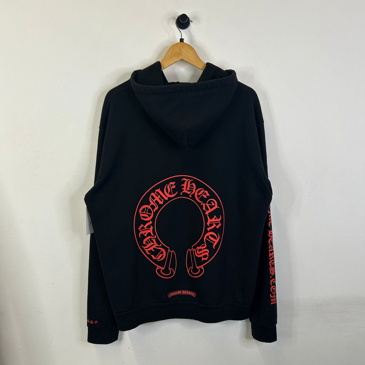 CHROME HEARTS RED AND BLACK HORSESHOE LOGO HOODIE