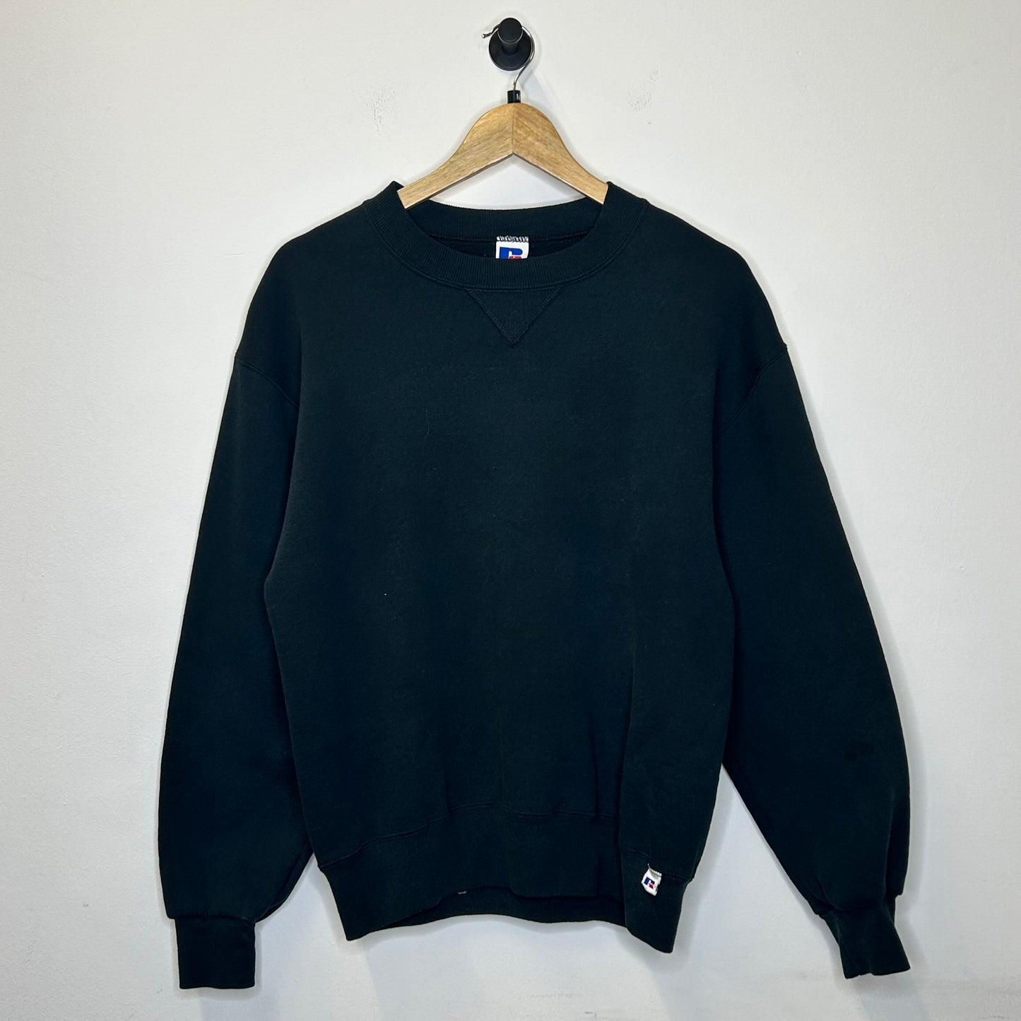 RUSSEL TRIPLE BLACK CREWNECK