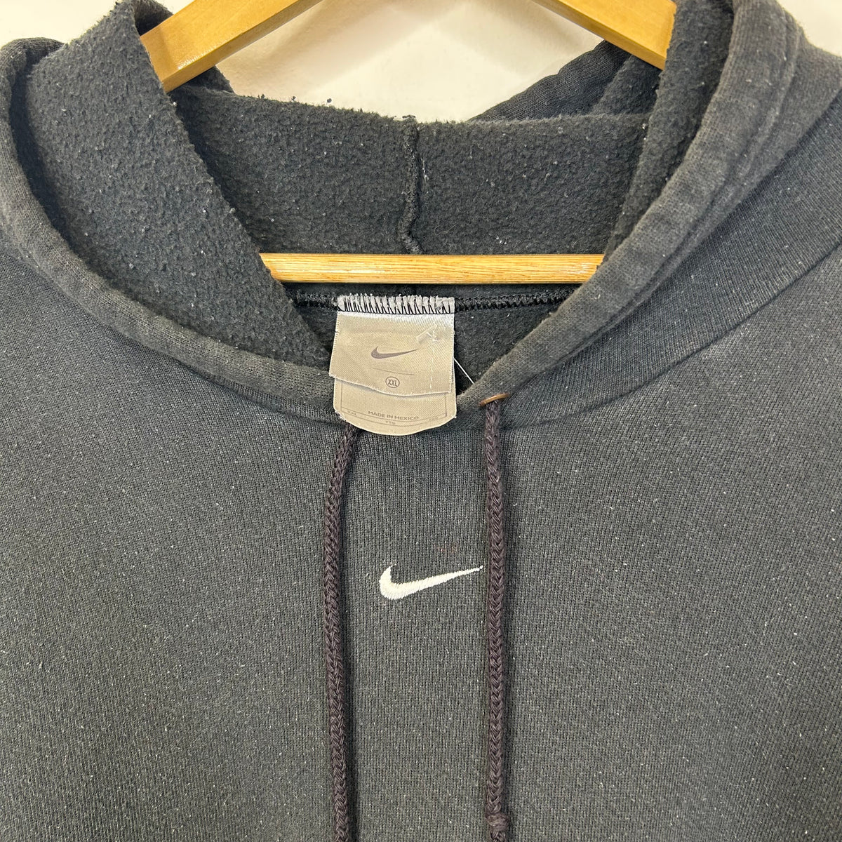 PC NIKE CENTER SWOOSH HOODIE BLACK
