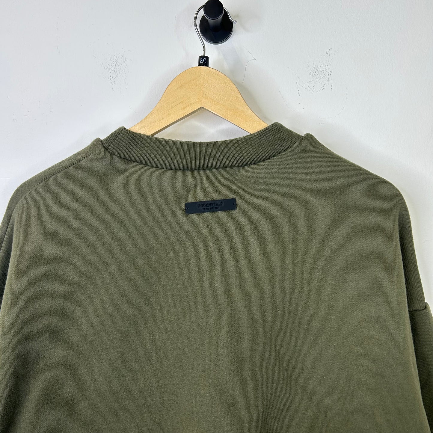FEAR OF GOD ESSENTAILS MILITARY GREEN CREWNECK