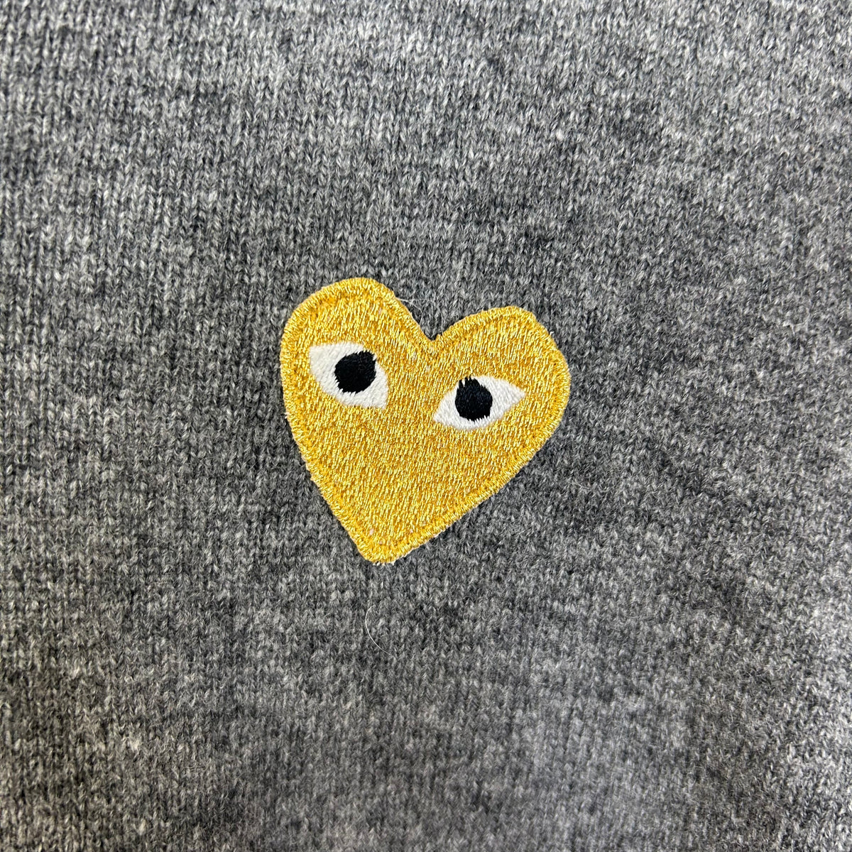 PLAY COMME DES GARCONS GOLD HEART V-NECK SWETER