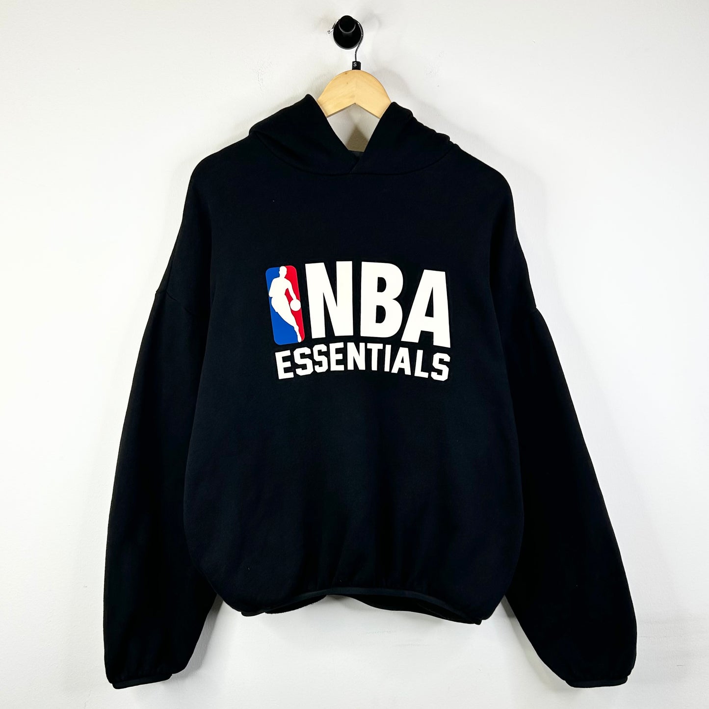 NBA ESSENTIALS BLACK HOODIE