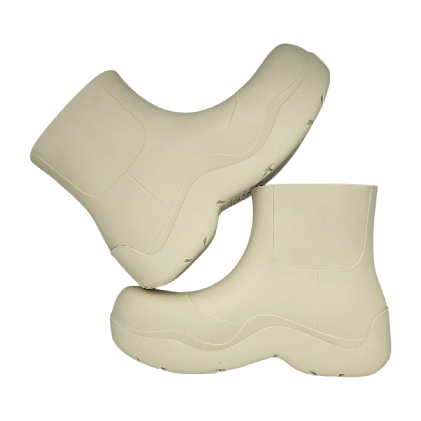 PREOWNED BOTTEGA VENETA BEIGE PUDDLE BOOT