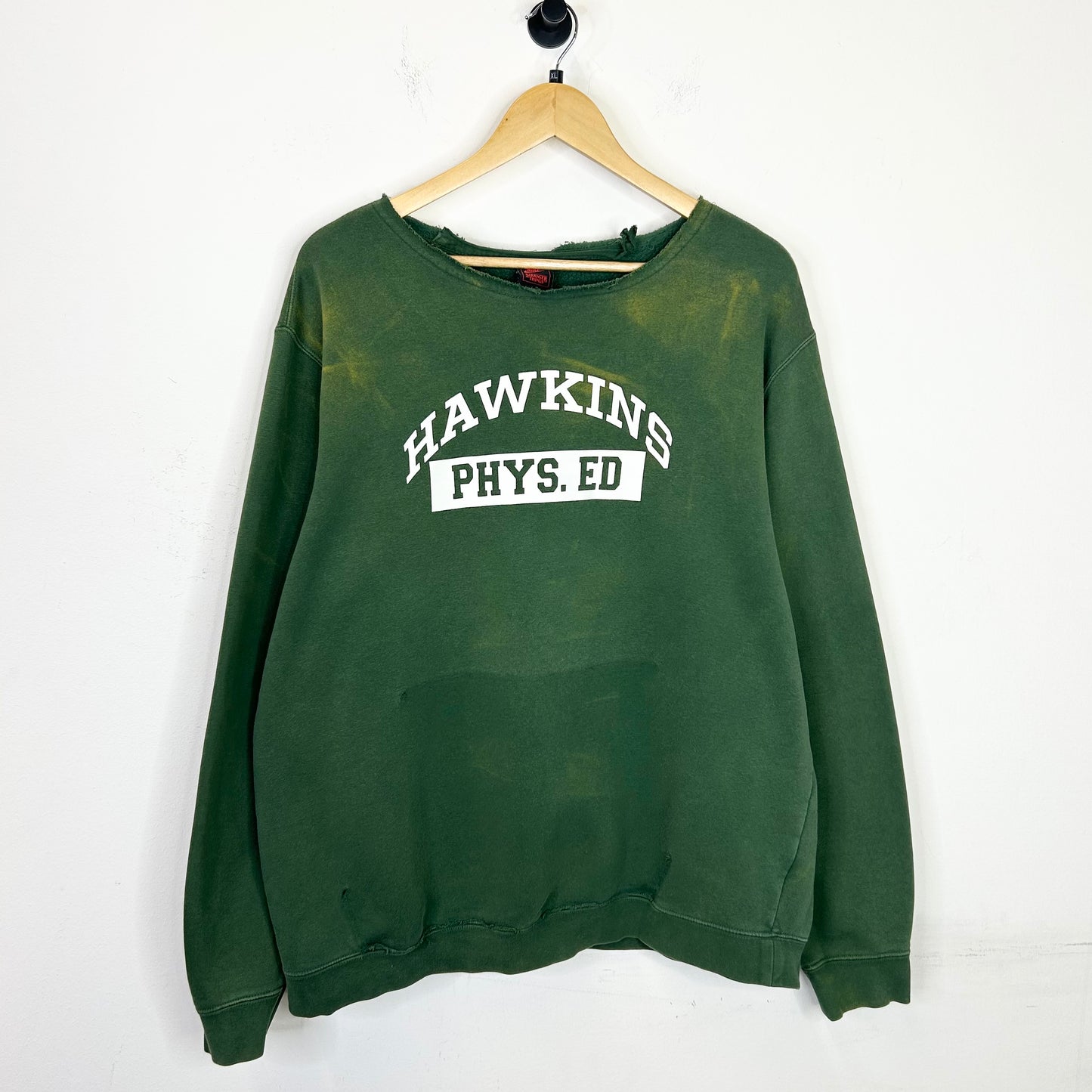 STRANGER THINGS X NIKE HAWKINS PHYS.ED CREWNECK