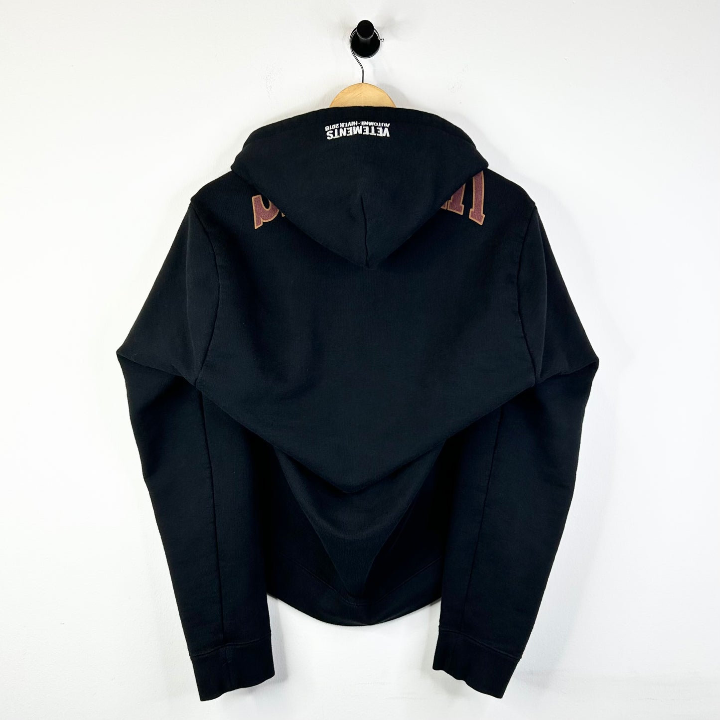 VETEMENTS MISPLACED LOGO HOODIE