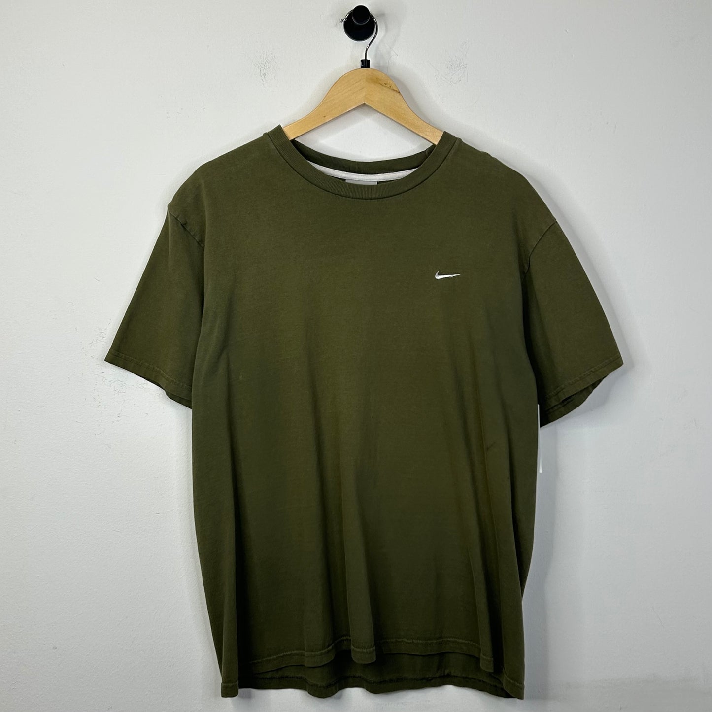 GREEN NIKE LOGO TEE