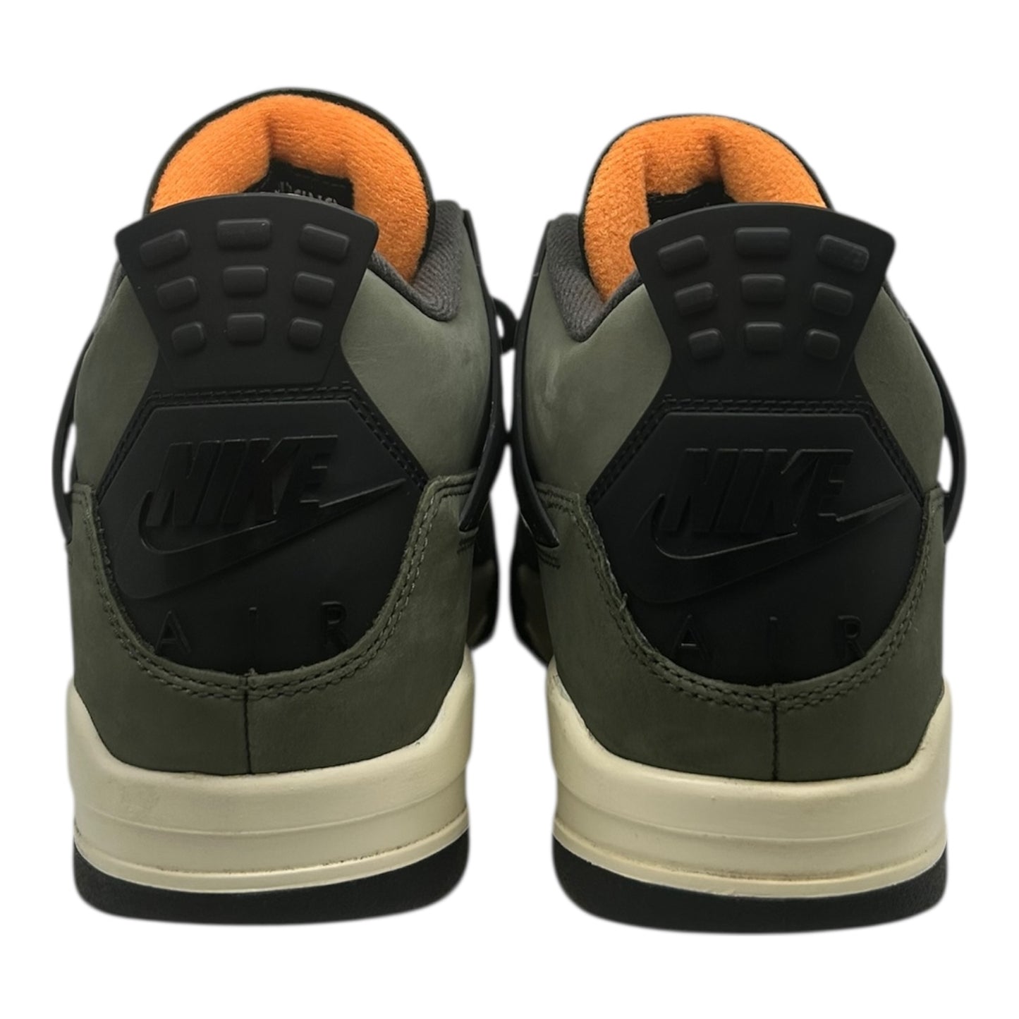 PREOWNED JORDAN 4 x UNDEFEATED