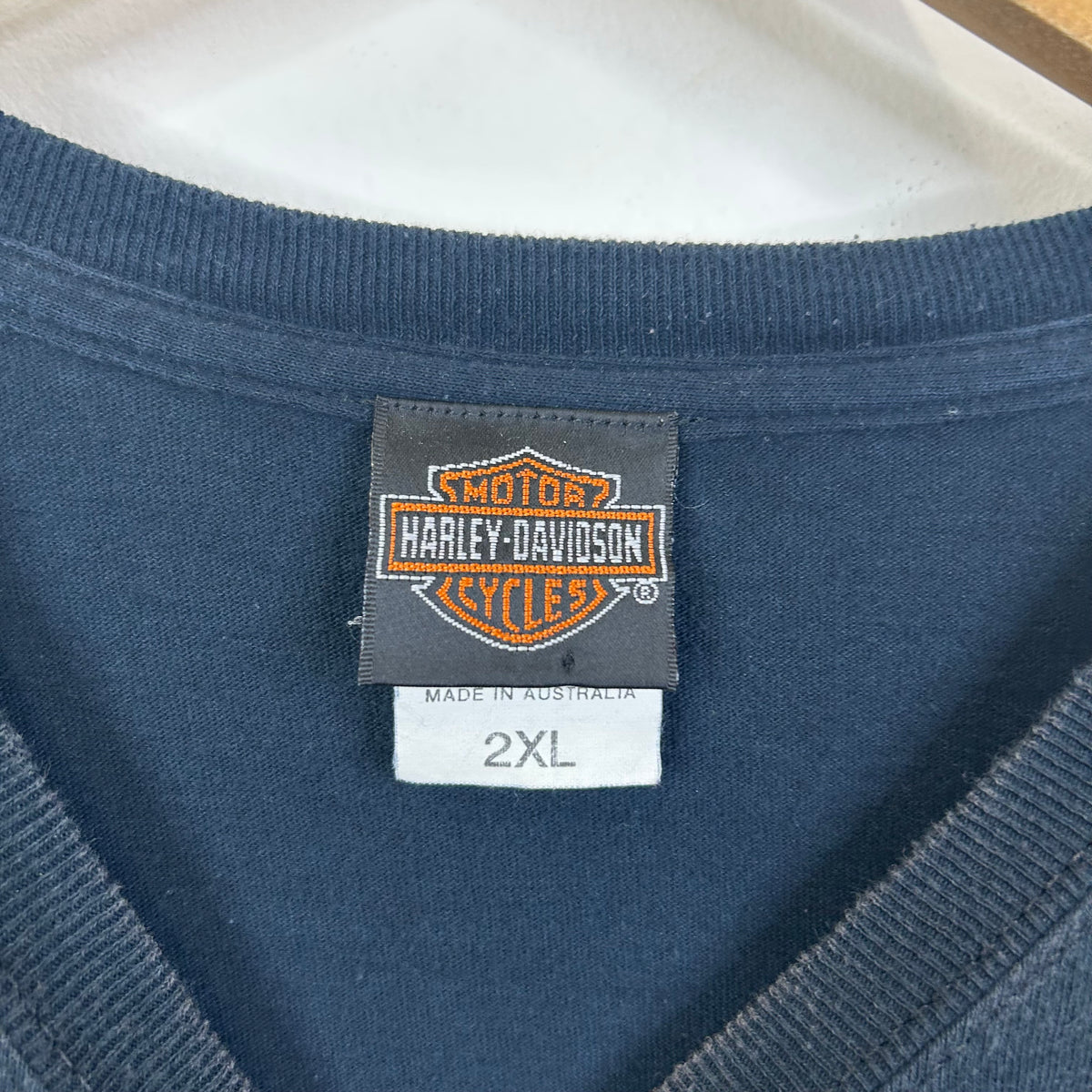 HARLEY DAVIDSON NEW ZEALAND NO WORRIES TEE ON FLOOR