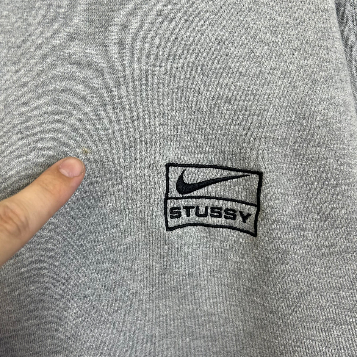 STUSSY x NIKE CREWNECK GREY
