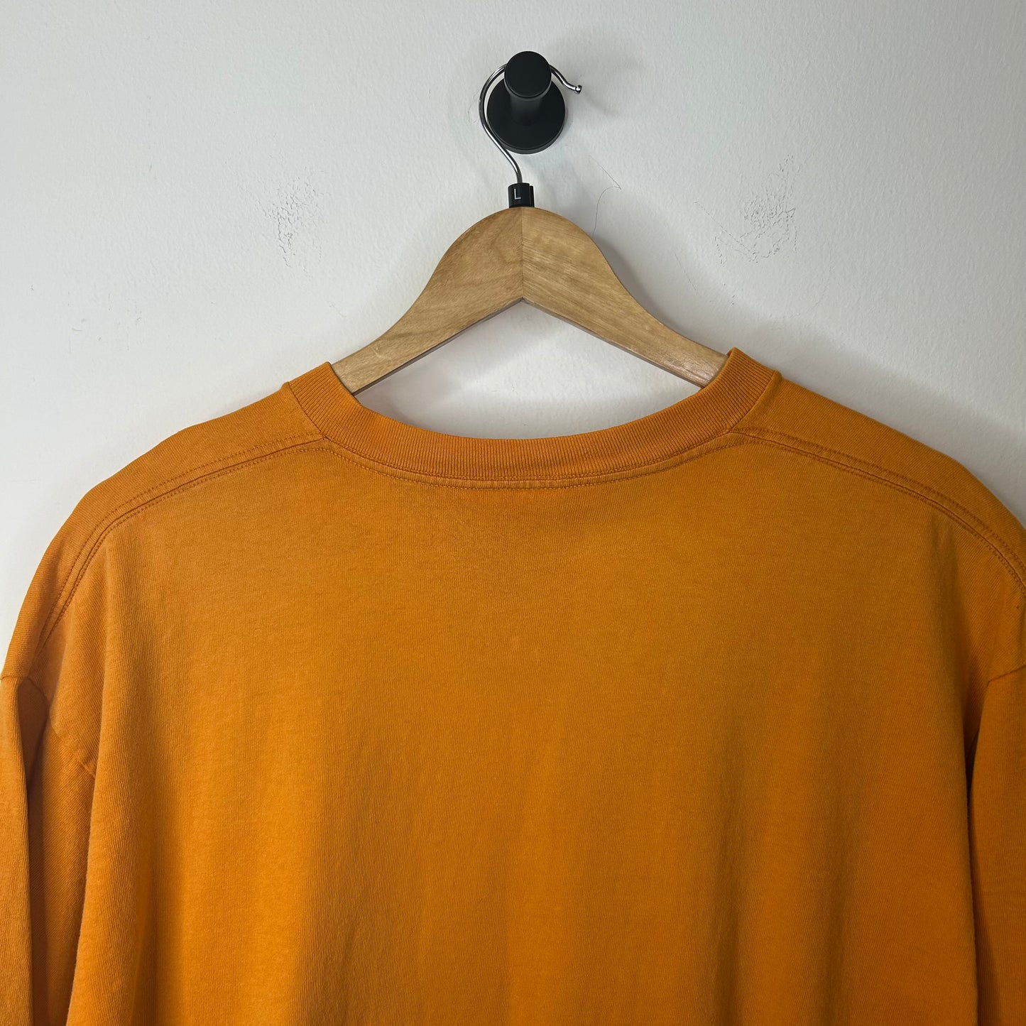 NIKE 1971 CENTER LOGO ORANGE TEE