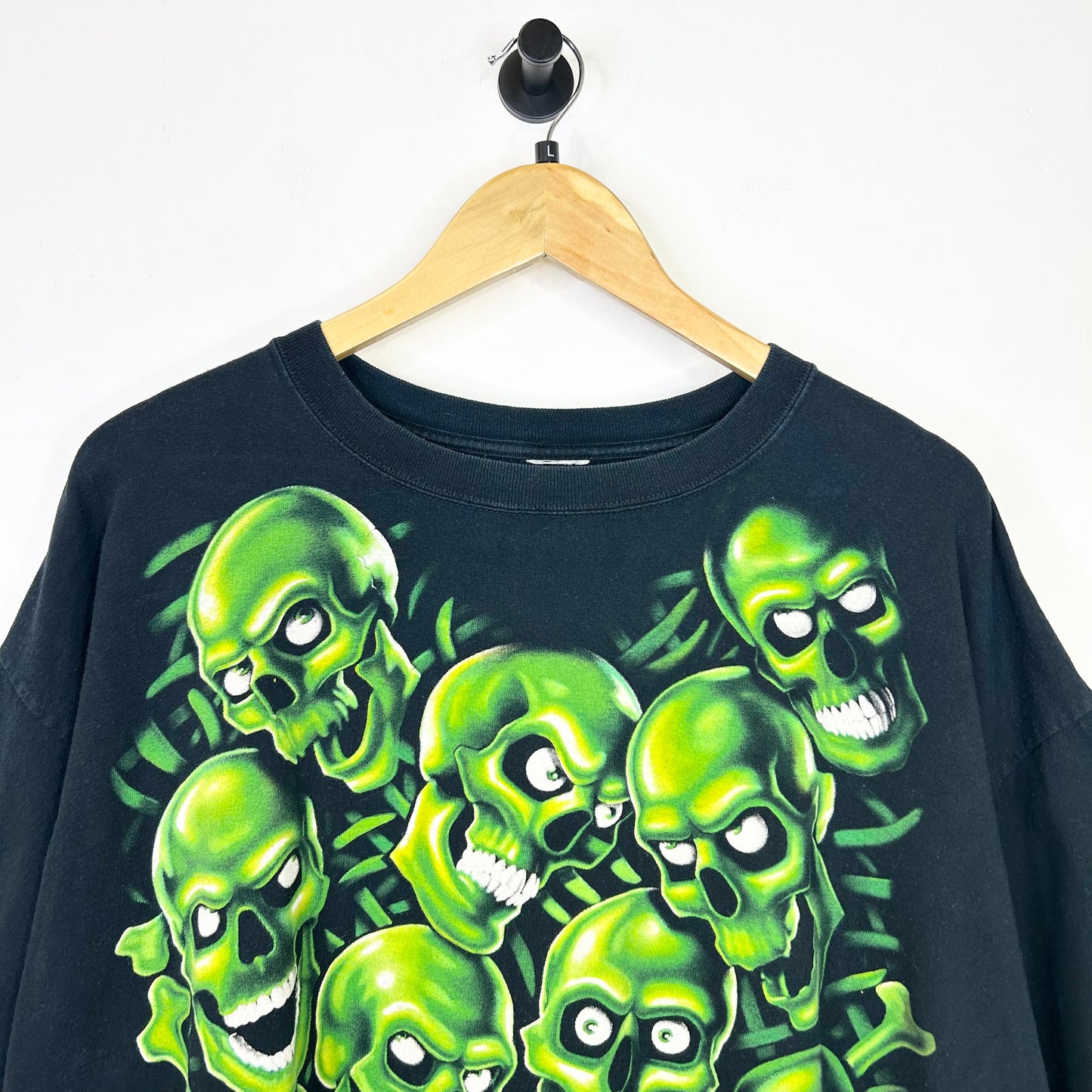 GREEN SKULL PILE TEE