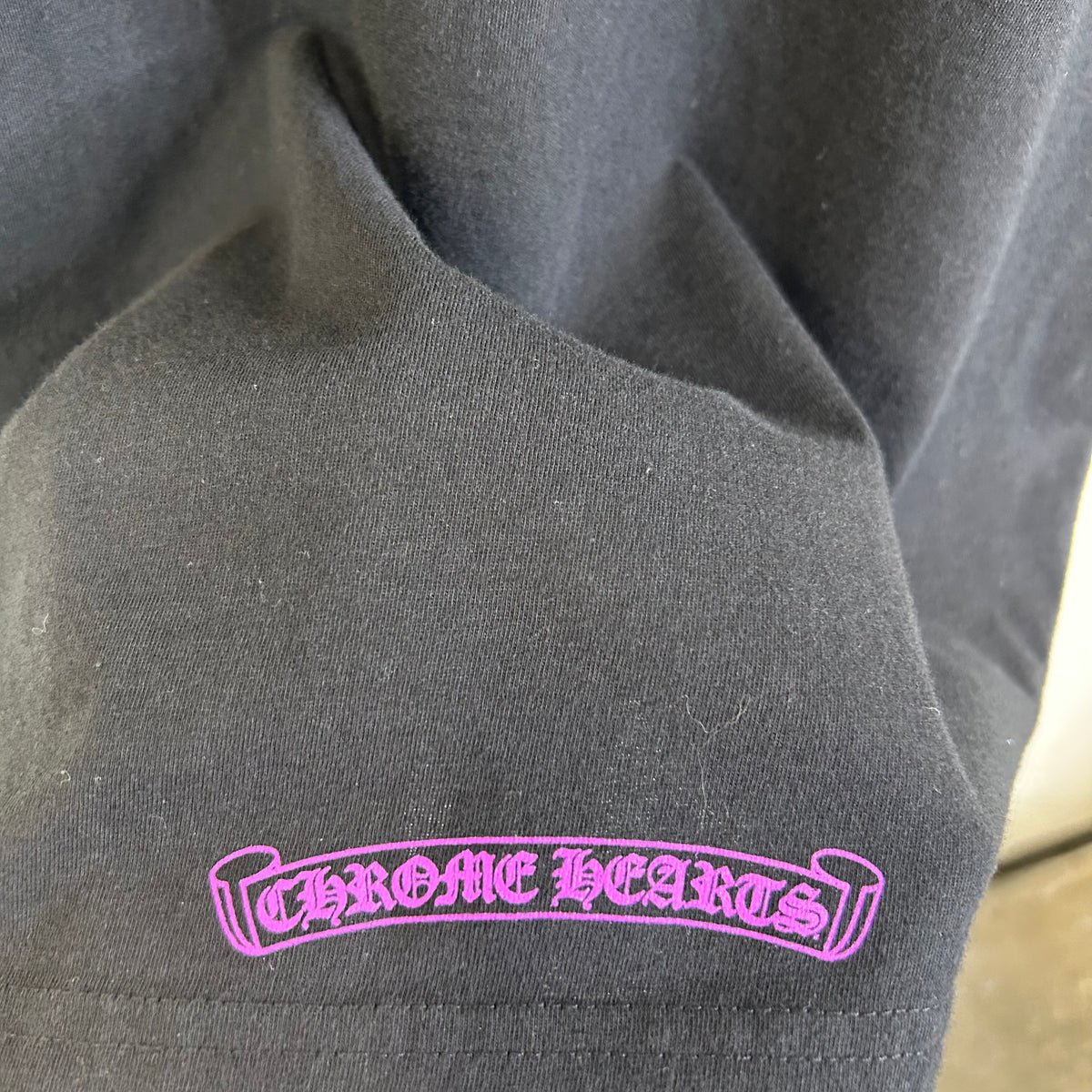 CHROME HEARTS NECK LOGO PURPLE TEE