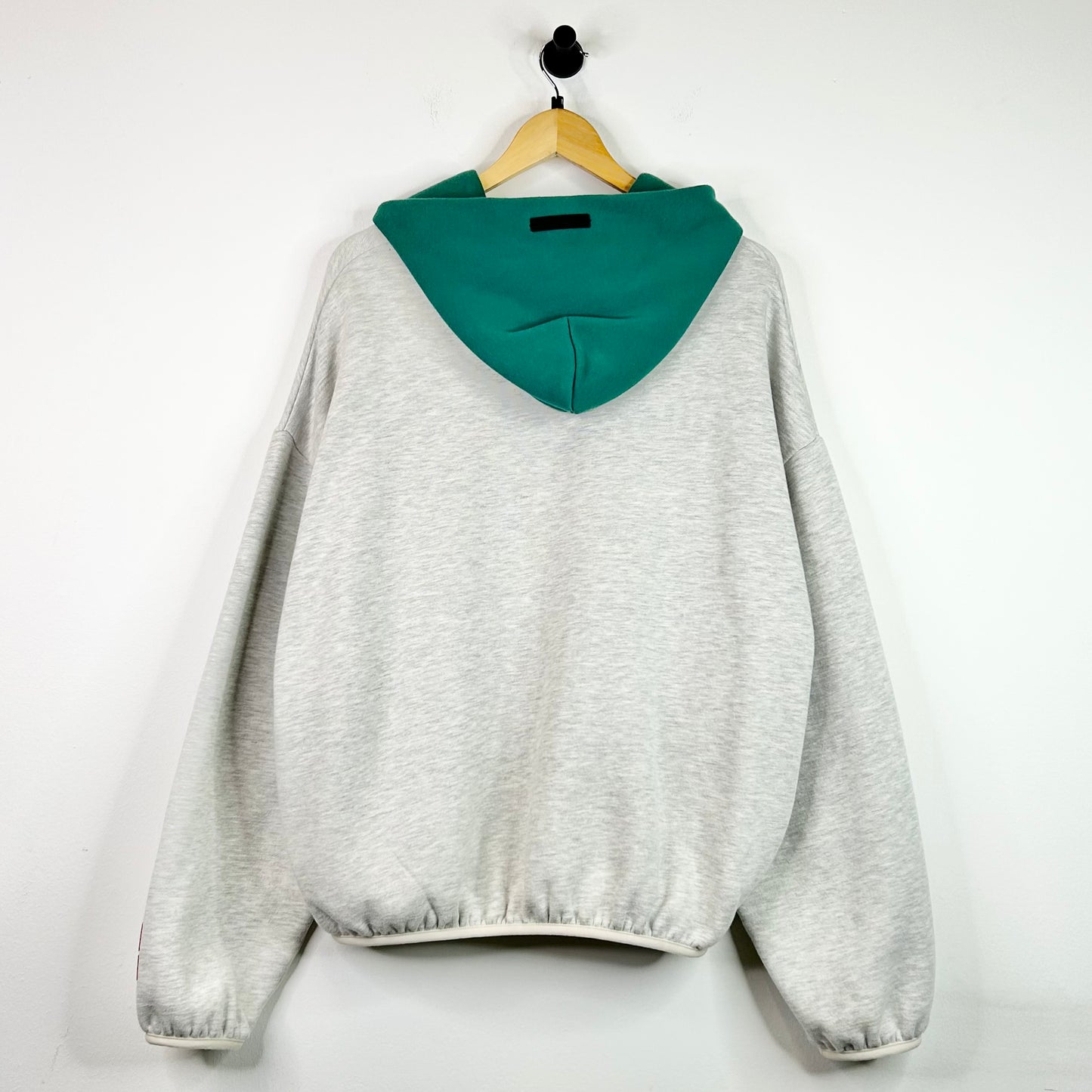 ESSENTIALS CELTICS GREEN HOOD GREY PULLOVER