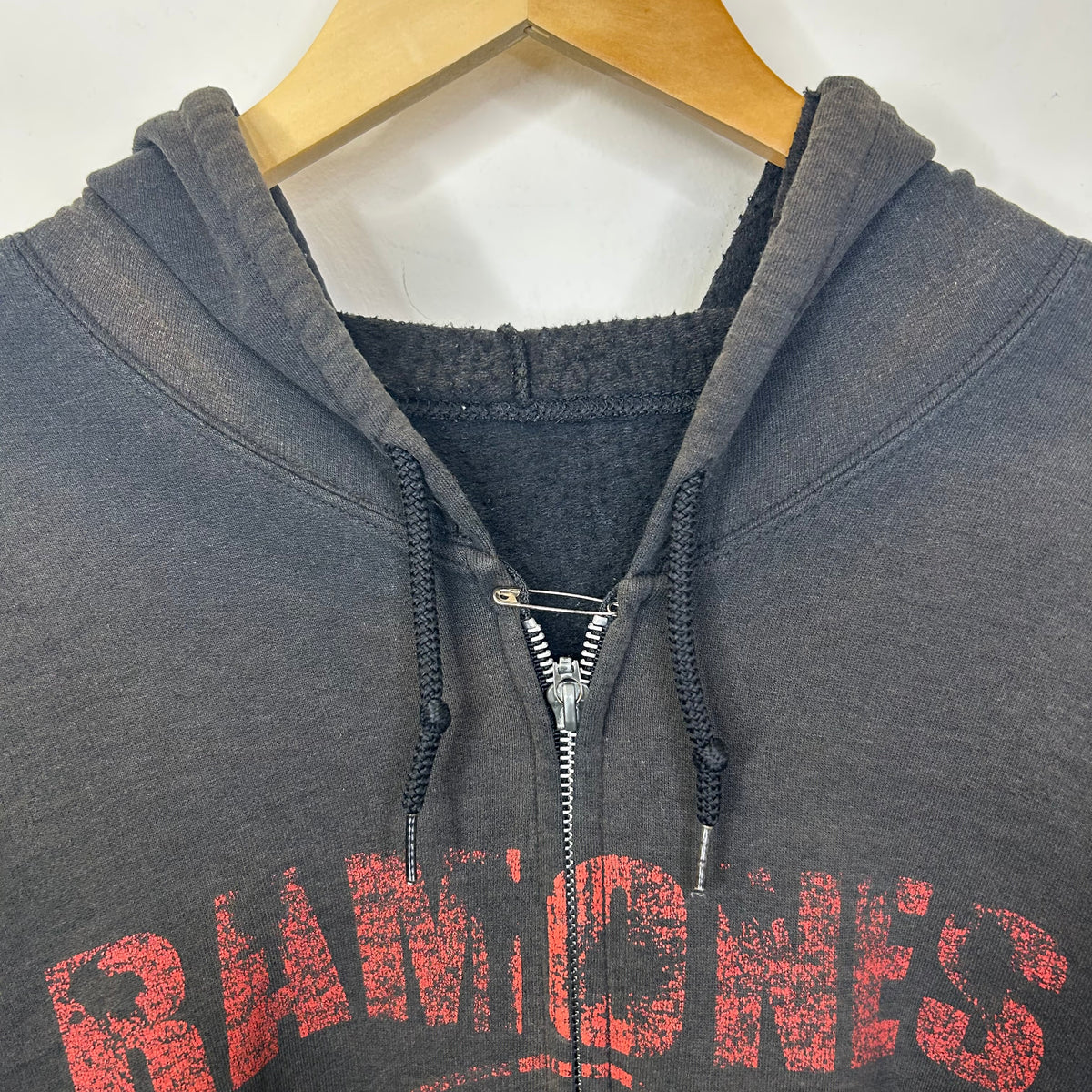 PC RAMONES ZIP UP HOODIE