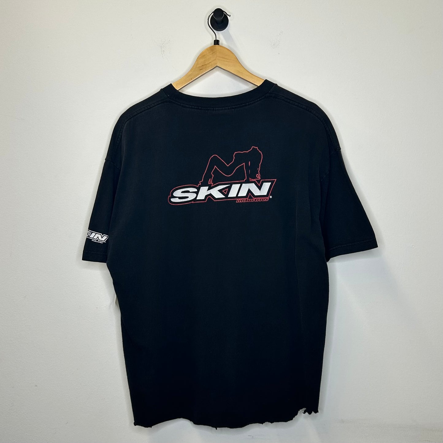 SKIN INDUSTRIES LOGO TEE