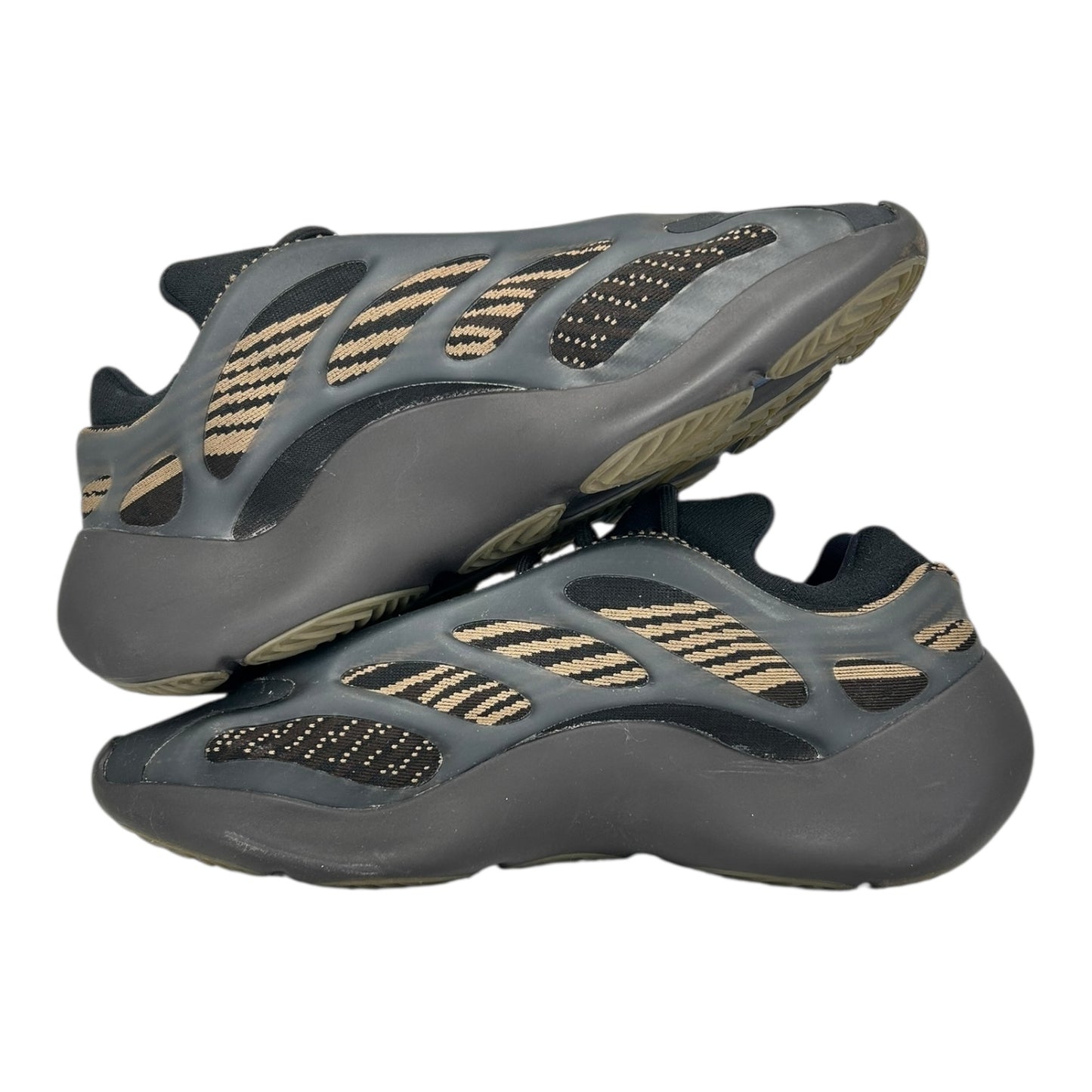 PREOWNED YEEZY 700 V3 CLAY BROWN