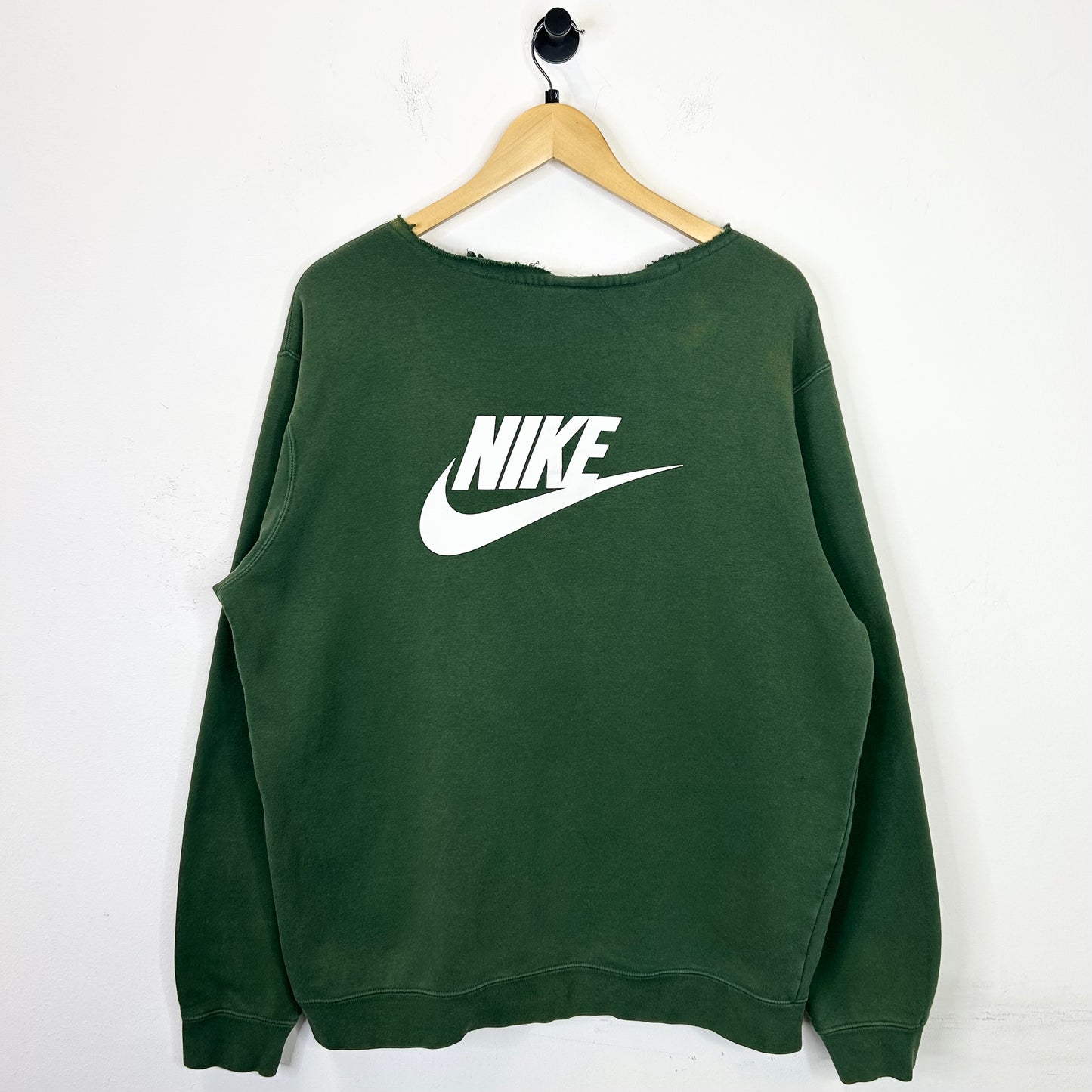 STRANGER THINGS X NIKE HAWKINS PHYS.ED CREWNECK