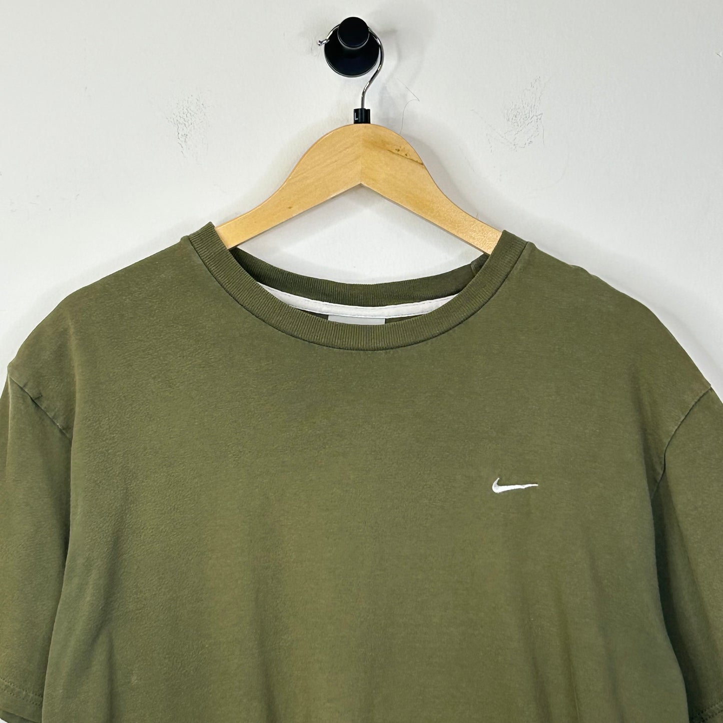 GREEN NIKE LOGO TEE