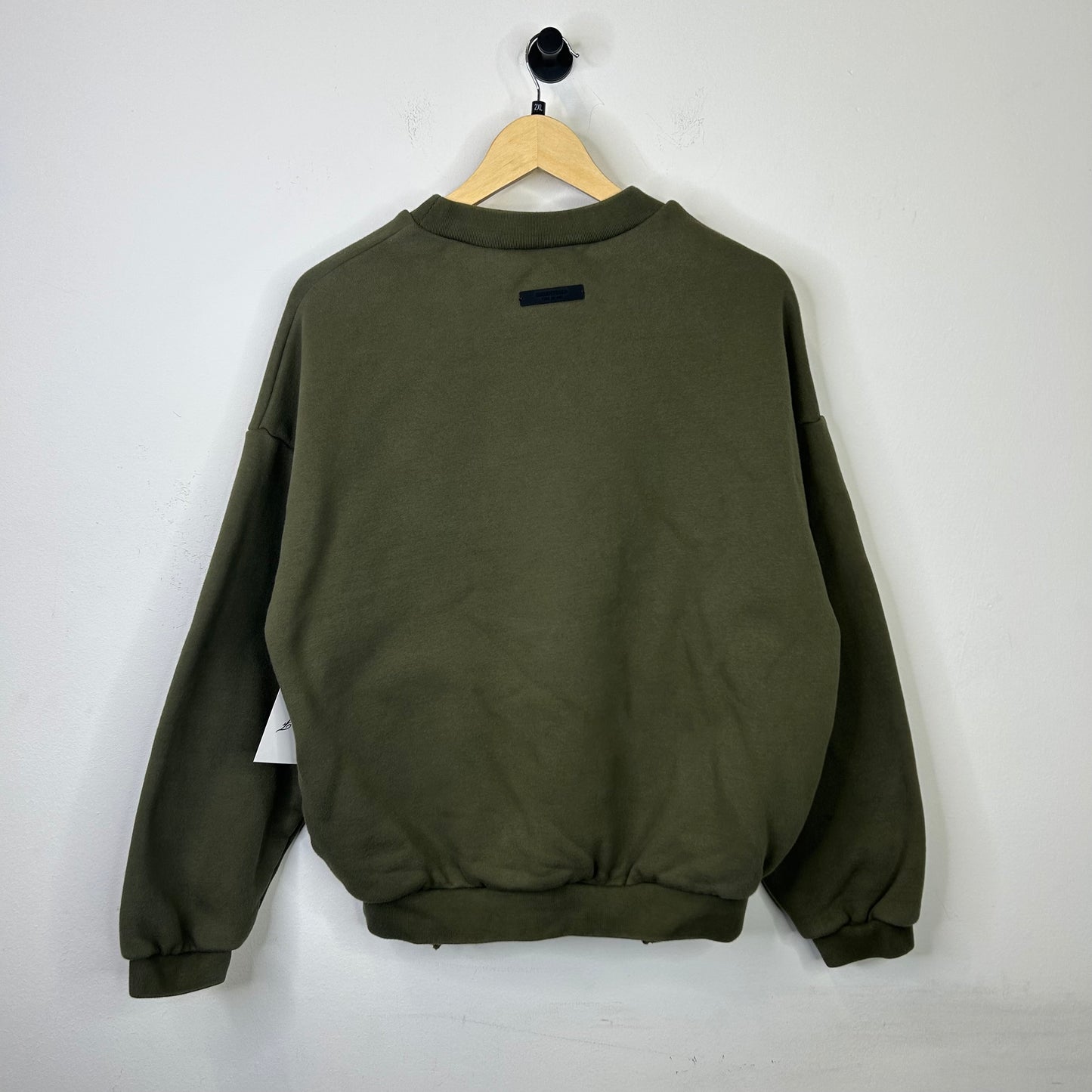 FEAR OF GOD ESSENTAILS MILITARY GREEN CREWNECK