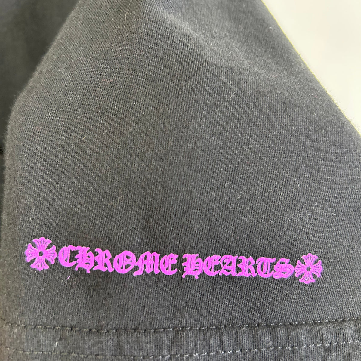 CHROME HEARTS NECK LOGO PURPLE TEE