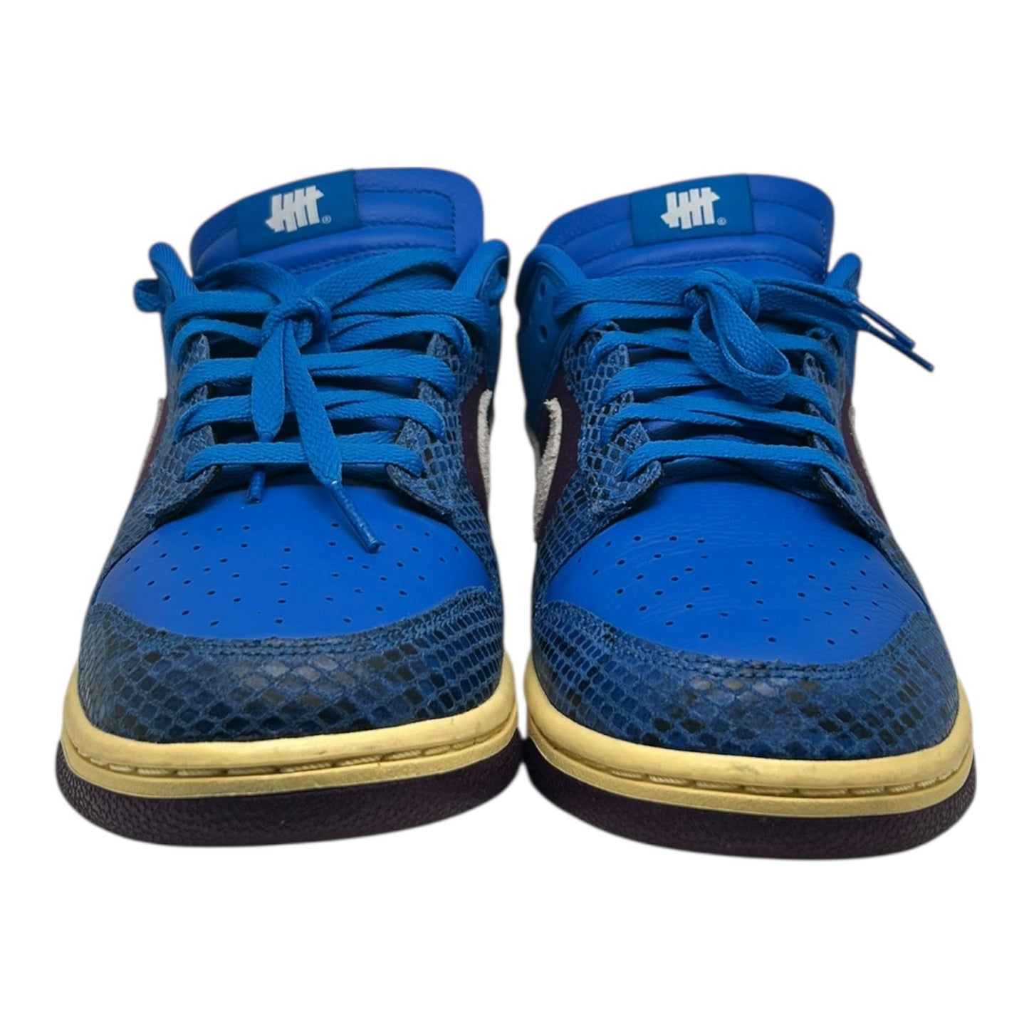 PREOWNED UNDEFEATED NIKE DUNK LOW 5 ON IT