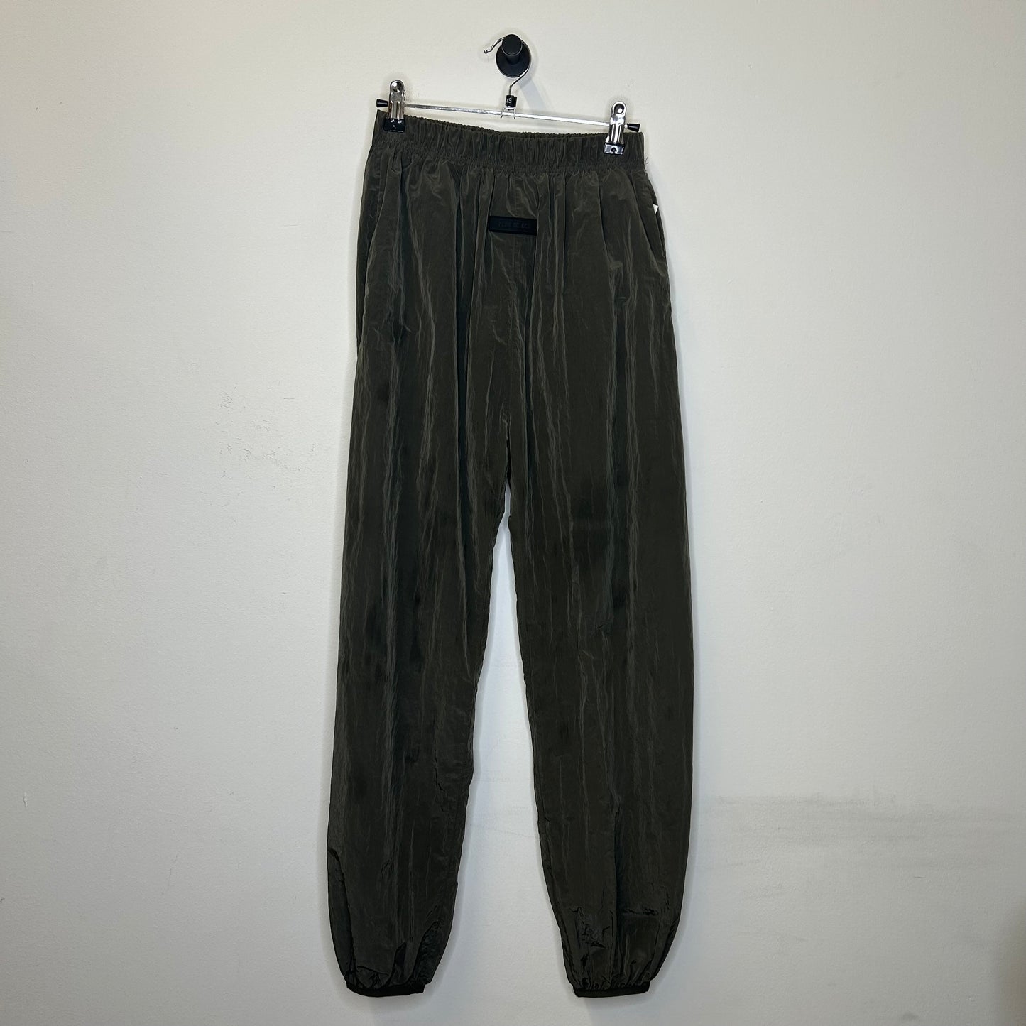 ESSENTIALS RIPSTOP TRACK PANTS OLIVE